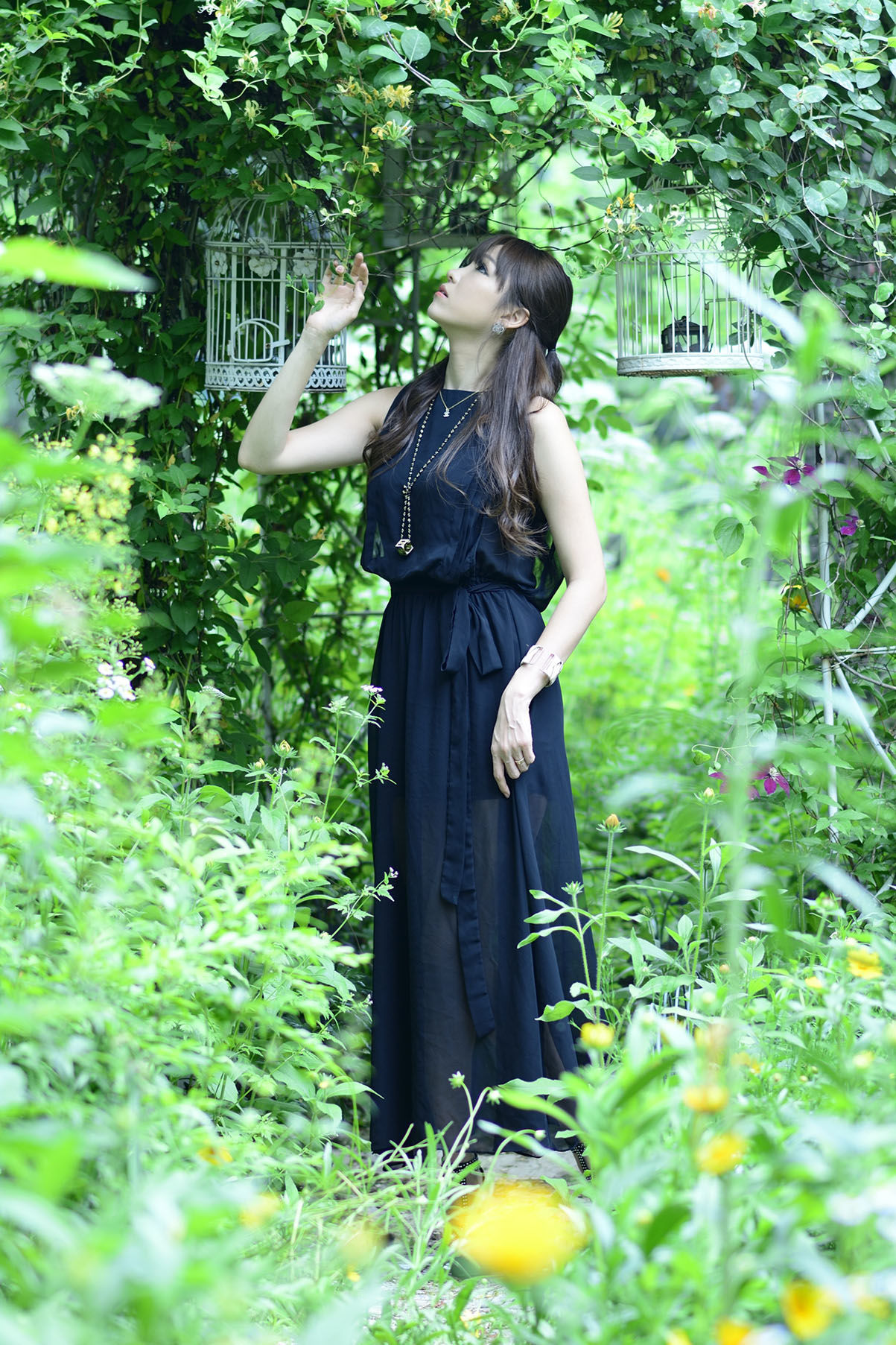 [韩国美女] 李恩慧 - 黑色优雅长裙外拍  第2张
