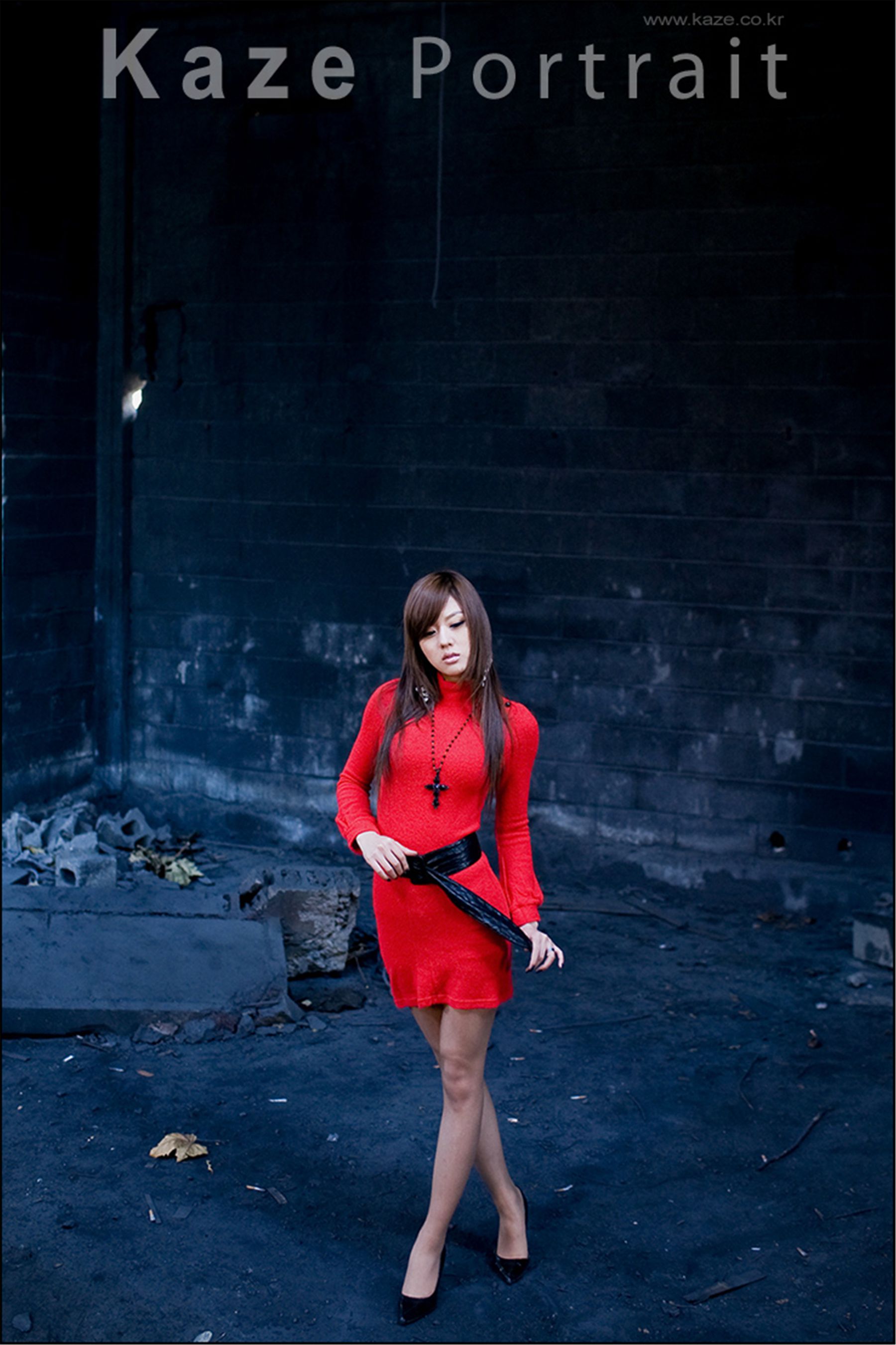 韩国模特黄美姬《废墟里的红衣美女》  第6张