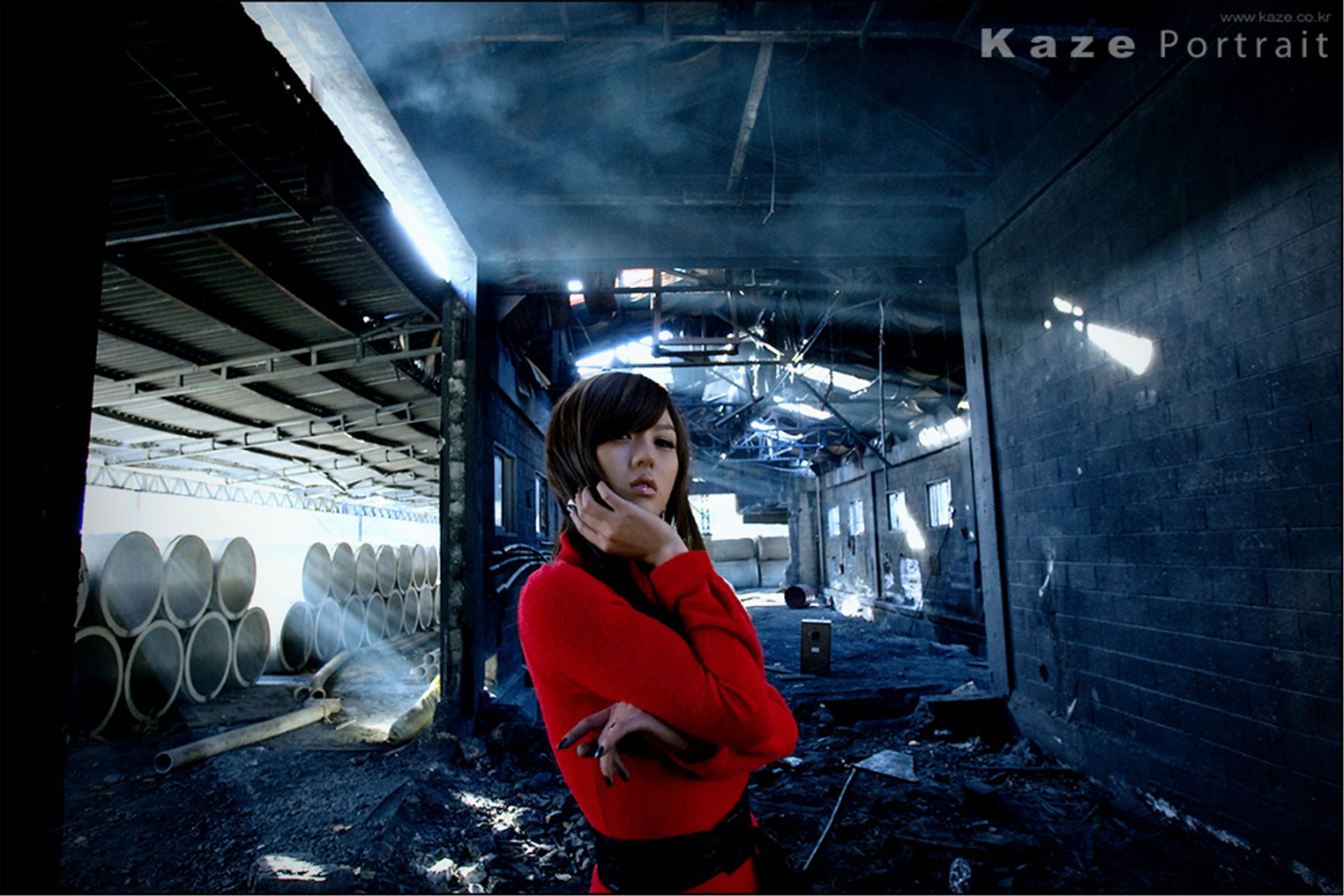 韩国模特黄美姬《废墟里的红衣美女》  第9张