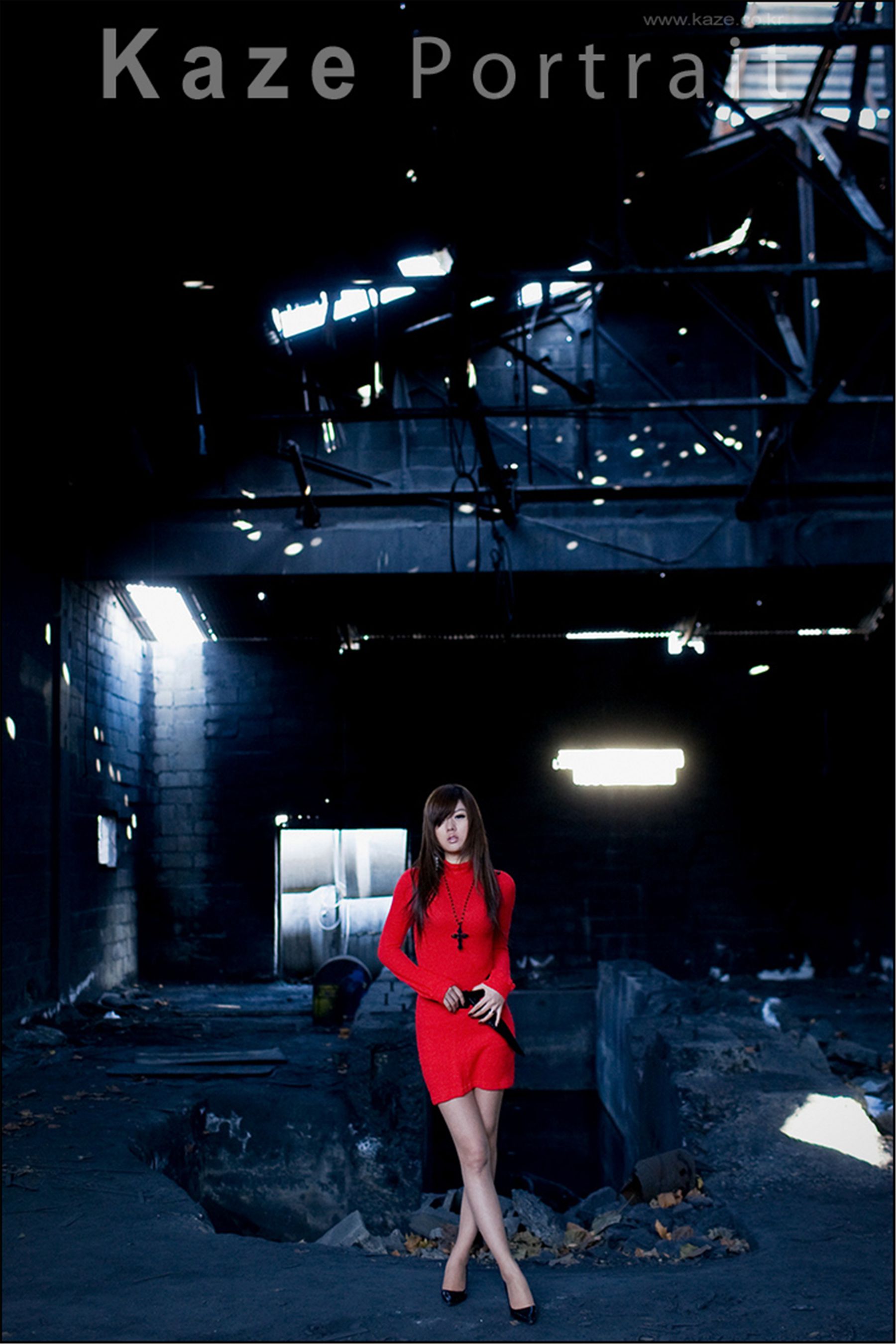 韩国模特黄美姬《废墟里的红衣美女》  第31张