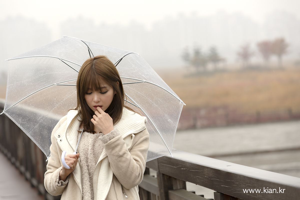 极品韩国美女李恩慧《下雨天街拍》  第13张