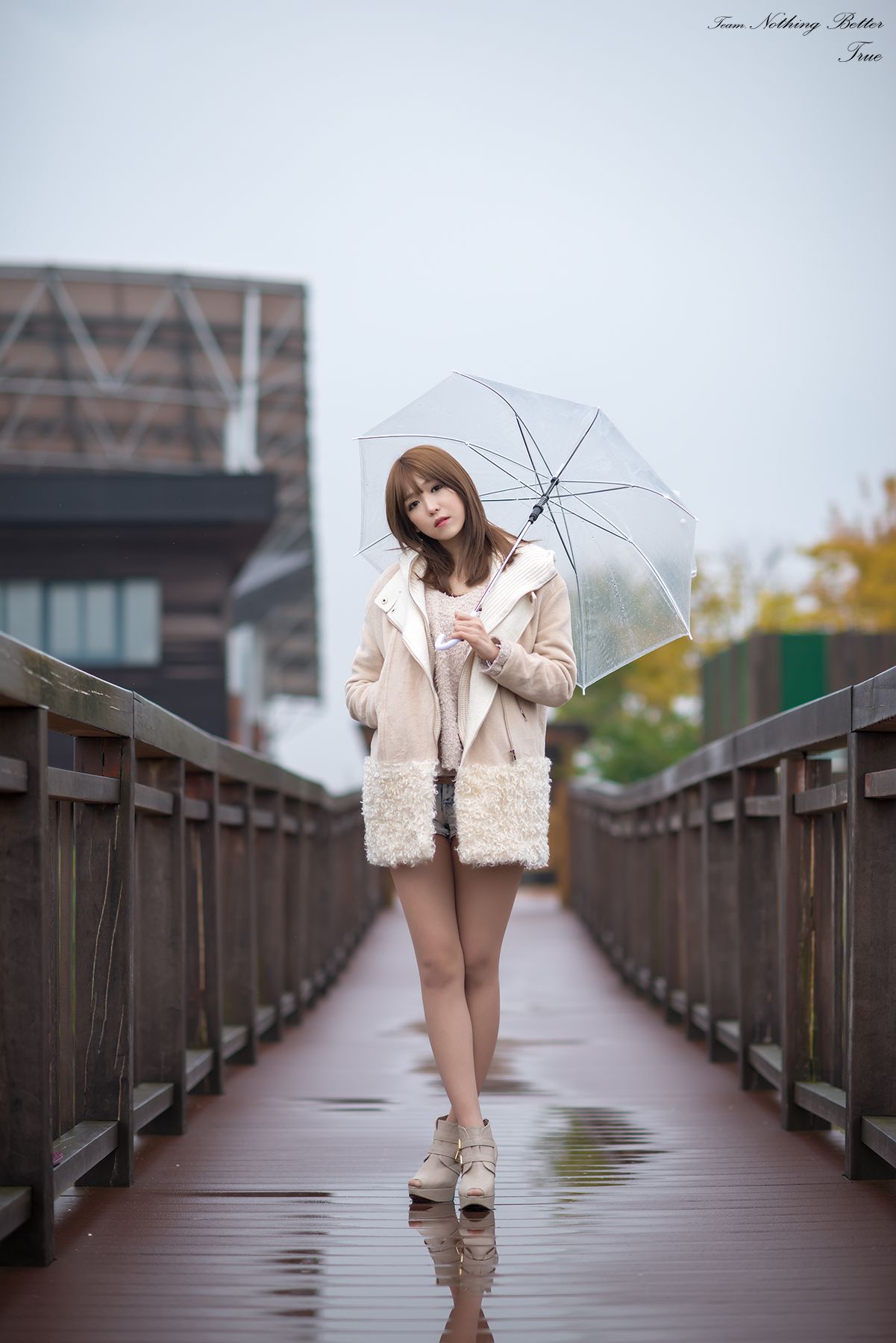 极品韩国美女李恩慧《下雨天街拍》  第9张