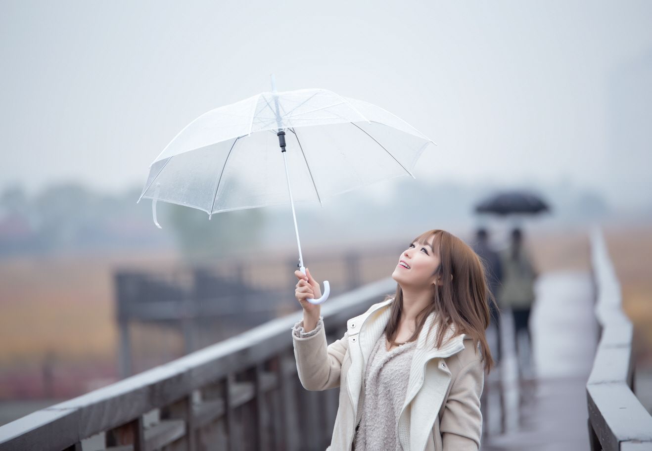 极品韩国美女李恩慧《下雨天街拍》  第7张