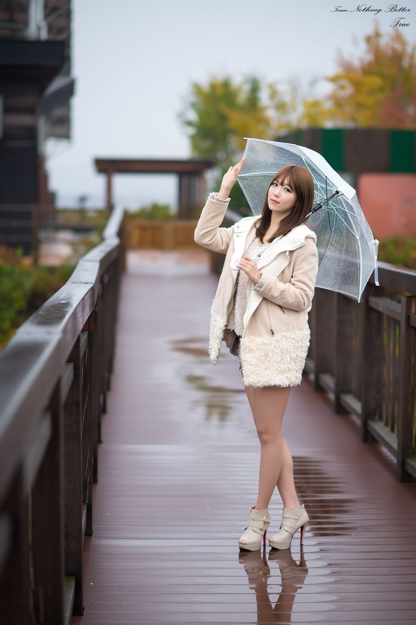 极品韩国美女李恩慧《下雨天街拍》  第5张