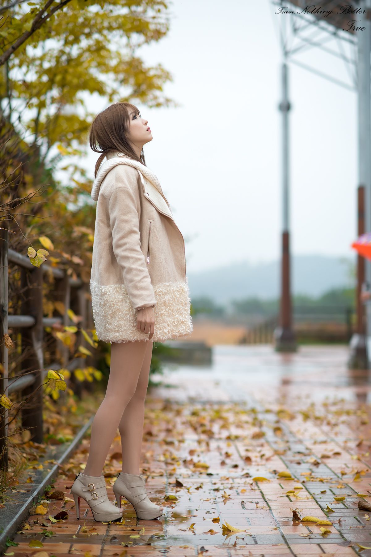 极品韩国美女李恩慧《下雨天街拍》  第2张