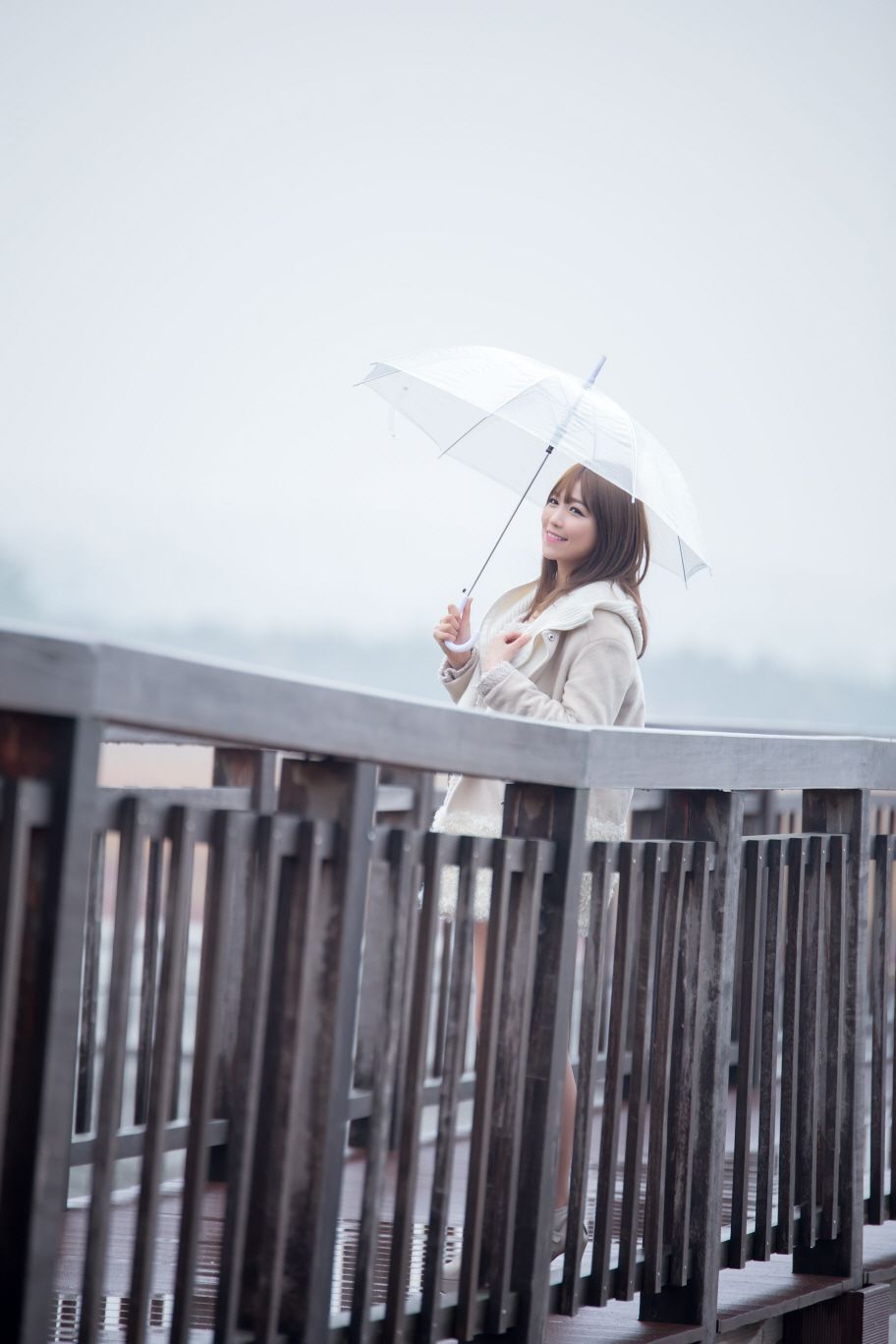 极品韩国美女李恩慧《下雨天街拍》  第24张