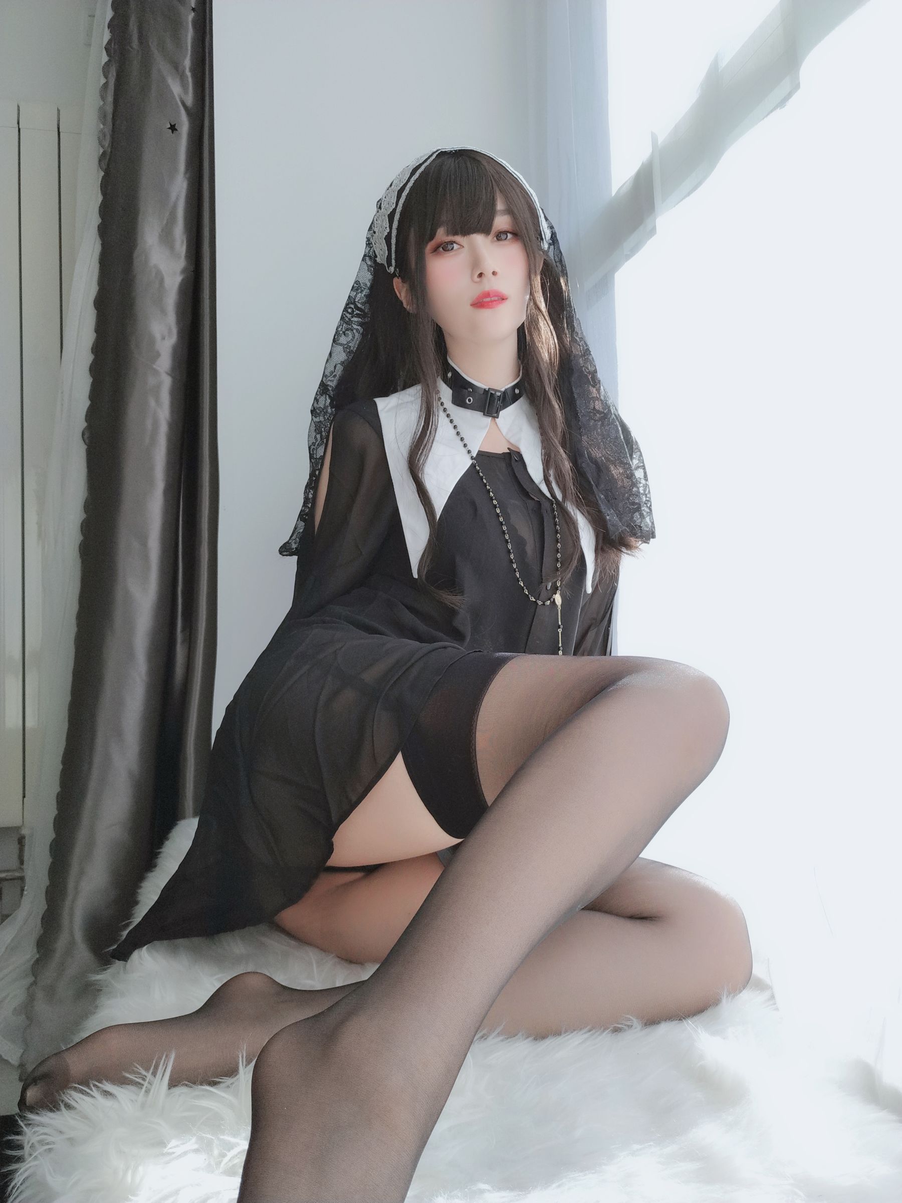 [网红COSER写真] Coser小姐姐白银 - 蕾丝修女  第35张