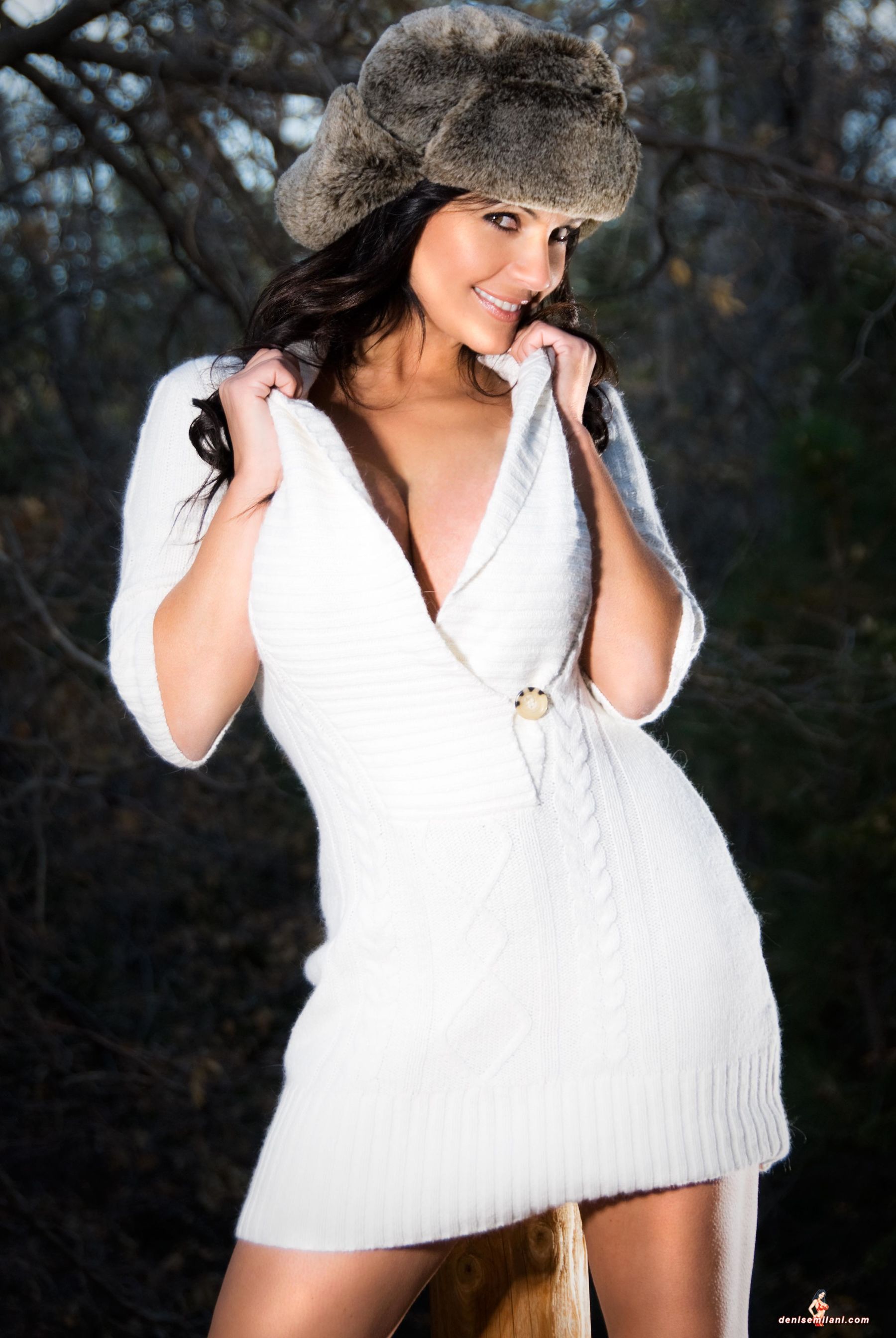 丹尼斯?米兰妮 - 巨乳白色毛衣女郎  第2张