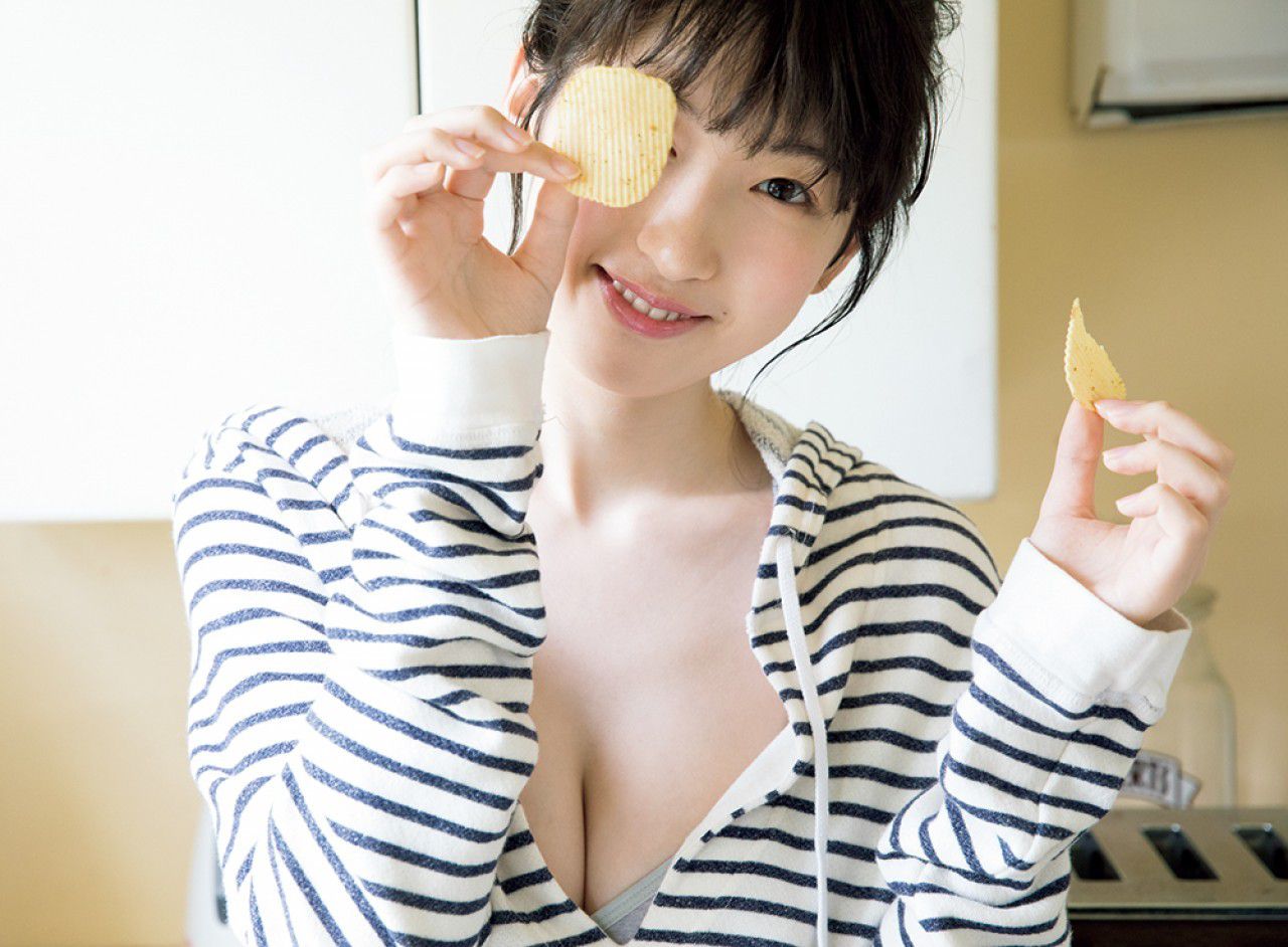 [FRIDAY] 2018.08.31 日比美思 注目女優か?「恥し?らいSexy」に挑戦！  第9张