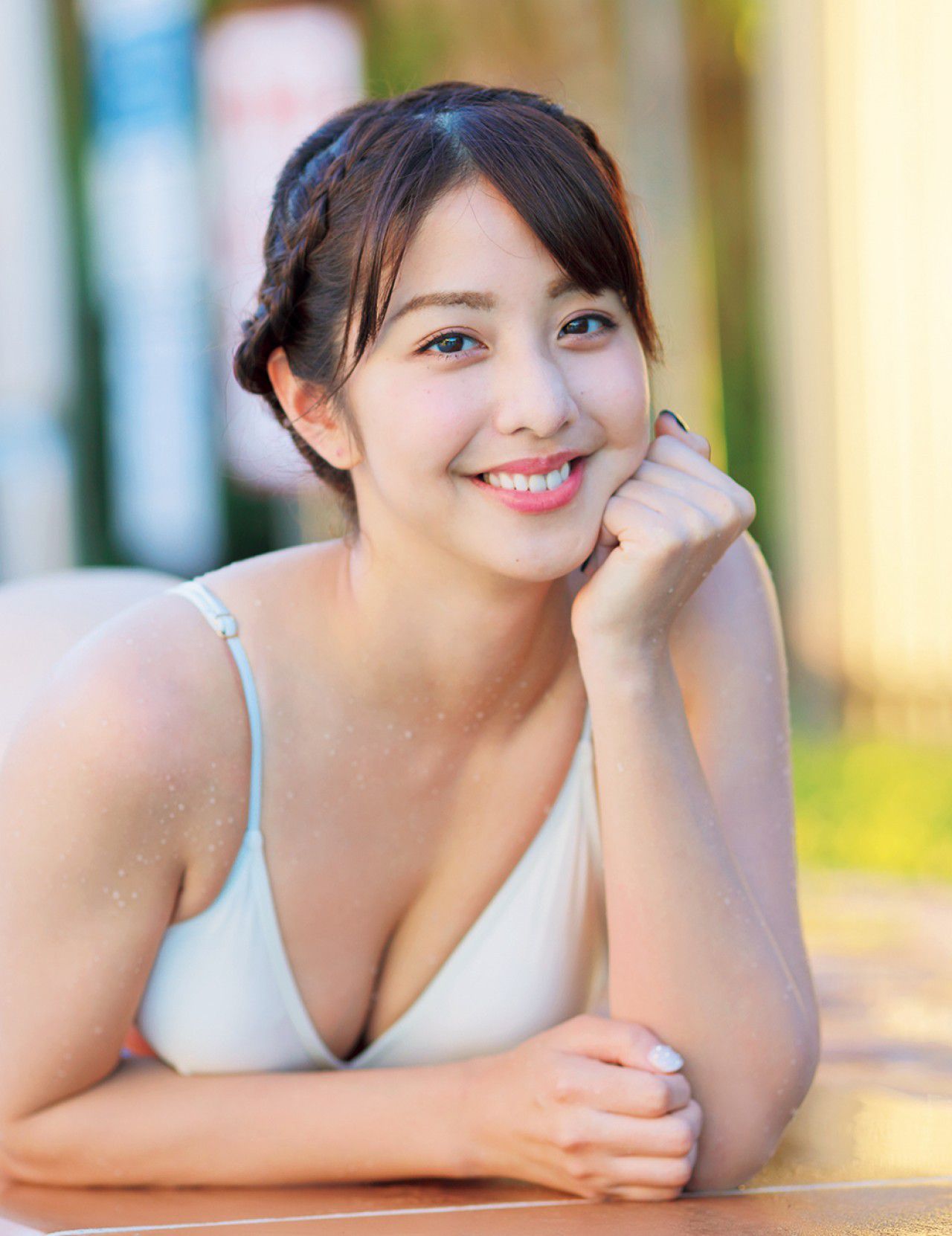 [FRIDAY] 2018.09.21 本郷杏 あんまり見ないて?ね 胸の谷間とむっちりヒッフ?  第4张