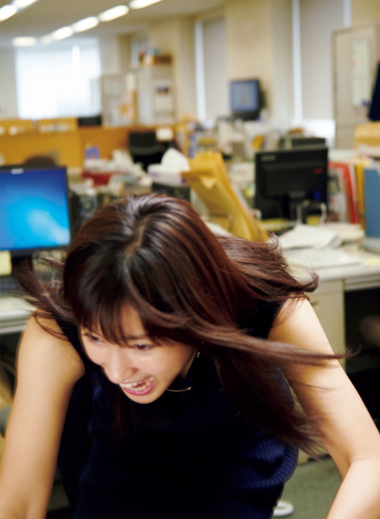 [FRIDAY] 2018.12.07 土屋太鳳 オフィスでセクシー  第12张