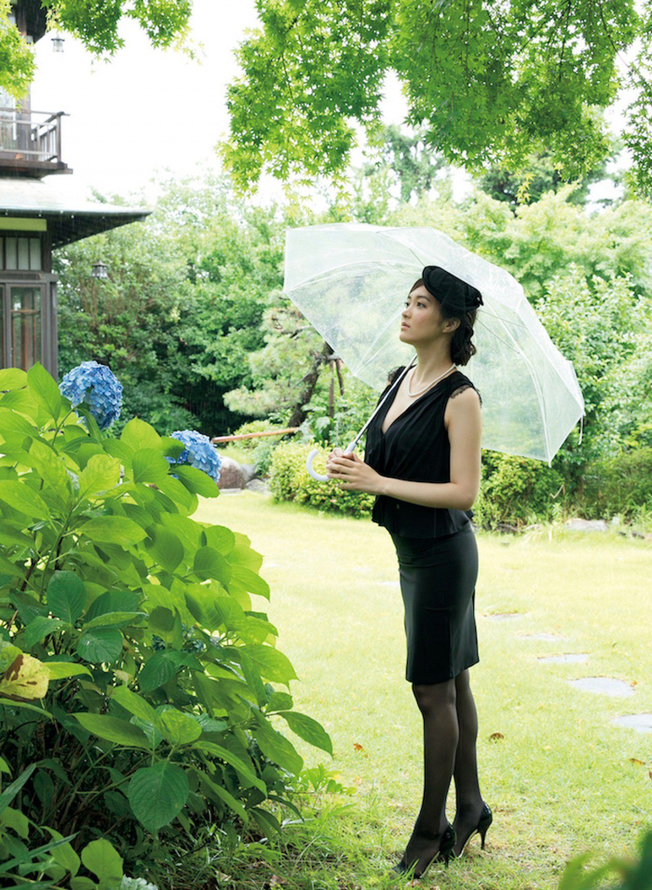 [FRIDAY] 2018.07.20 葉加瀬マイ 喪服を脱いで… トップグラドルが禁断のエロスを演じたスペシャル13カット！(動画付き)  第3张