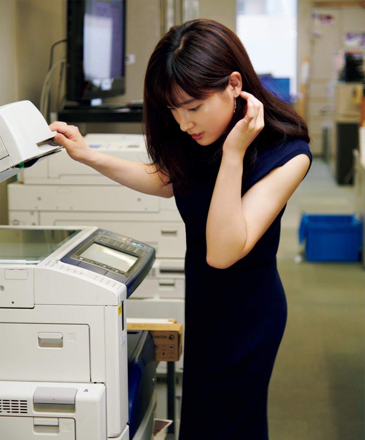 [FRIDAY] 2018.12.07 土屋太鳳 オフィスでセクシー  第9张