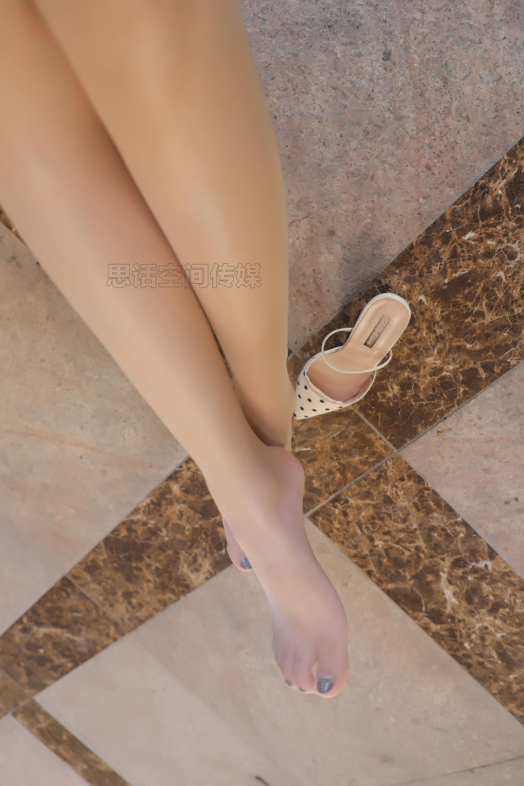 [思话SiHua] SJ003 筱蝶 户外长椅上的美足  第46张