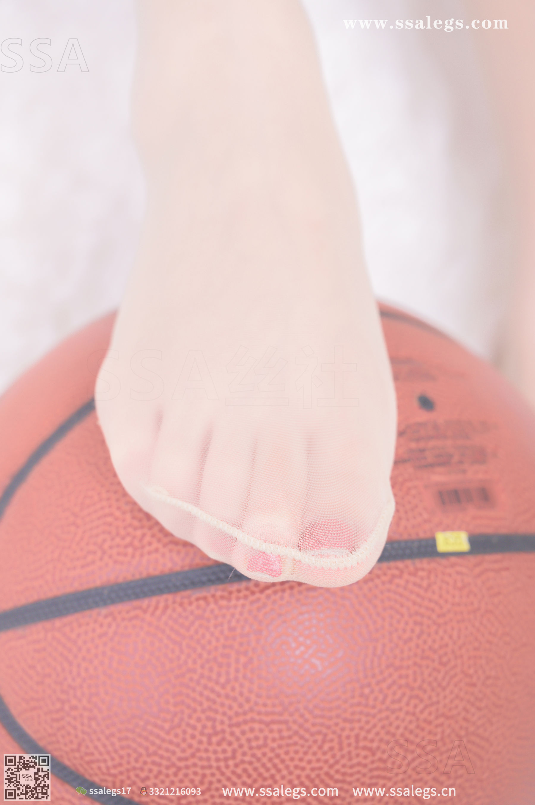 [SSA丝社]超清写真 No.325 素素 小姐姐放假在家穿丝袜陪你玩篮球(下)  第16张