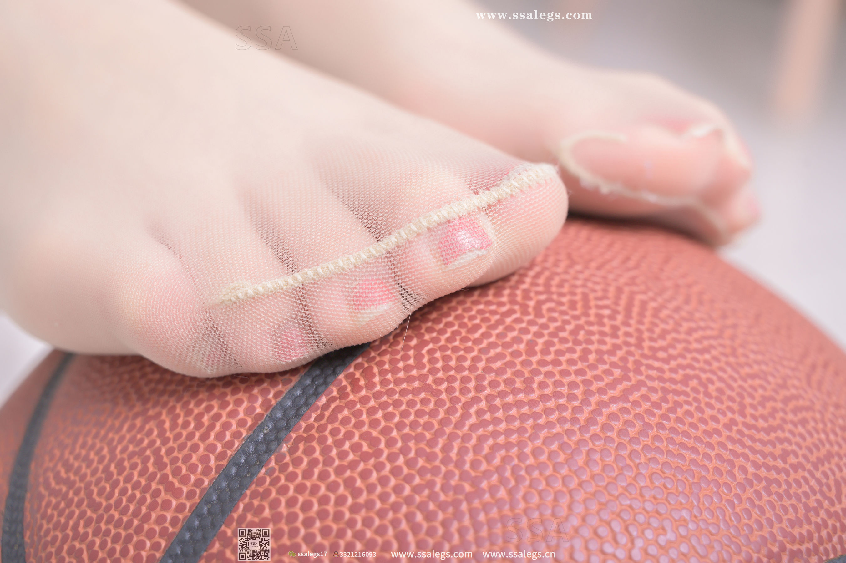 [SSA丝社]超清写真 No.325 素素 小姐姐放假在家穿丝袜陪你玩篮球(下)  第16张