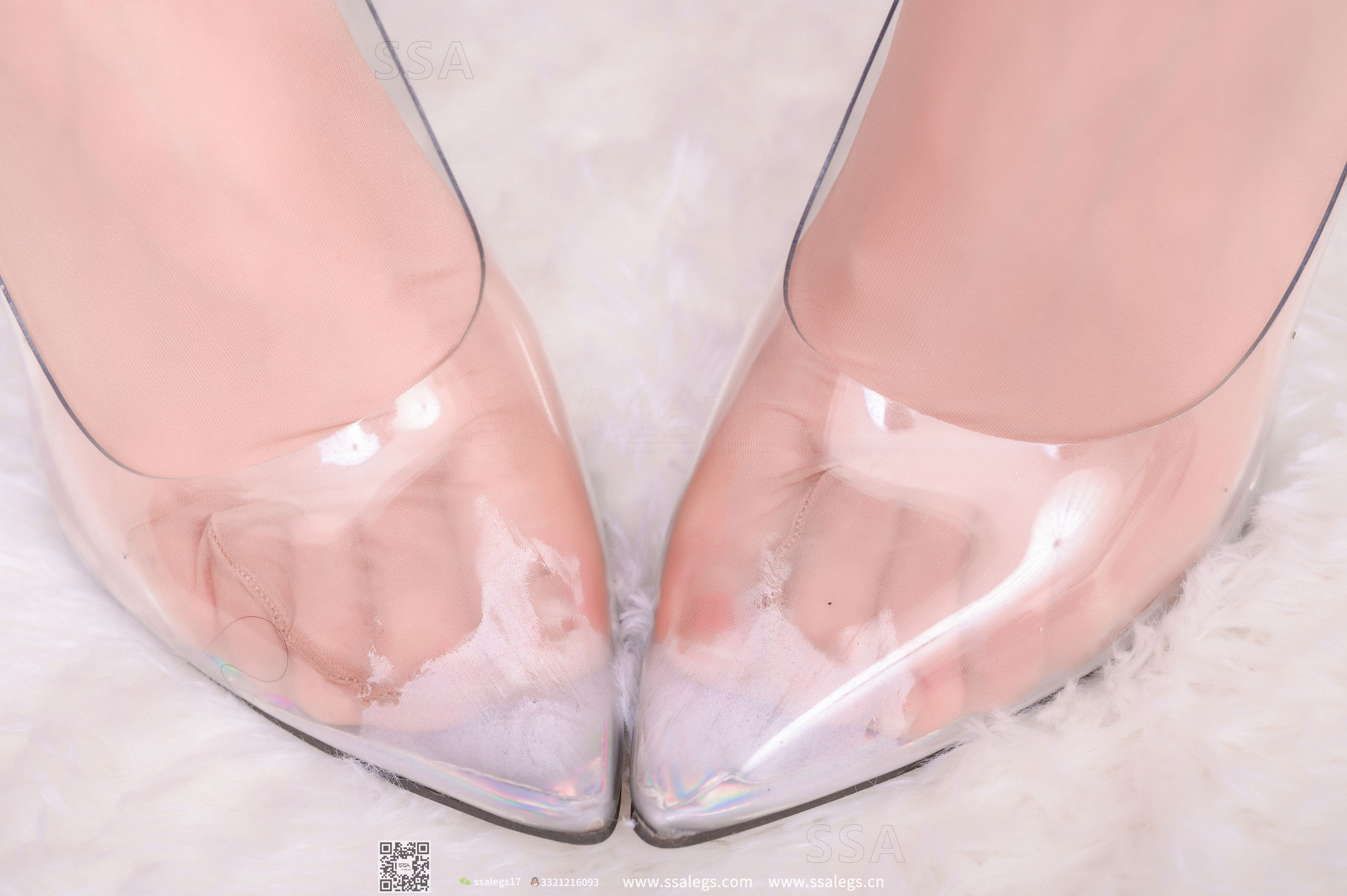 [SSA丝社]超清写真 No.310 素素 夕阳下的红裙美女丝袜美腿(上)  第27张