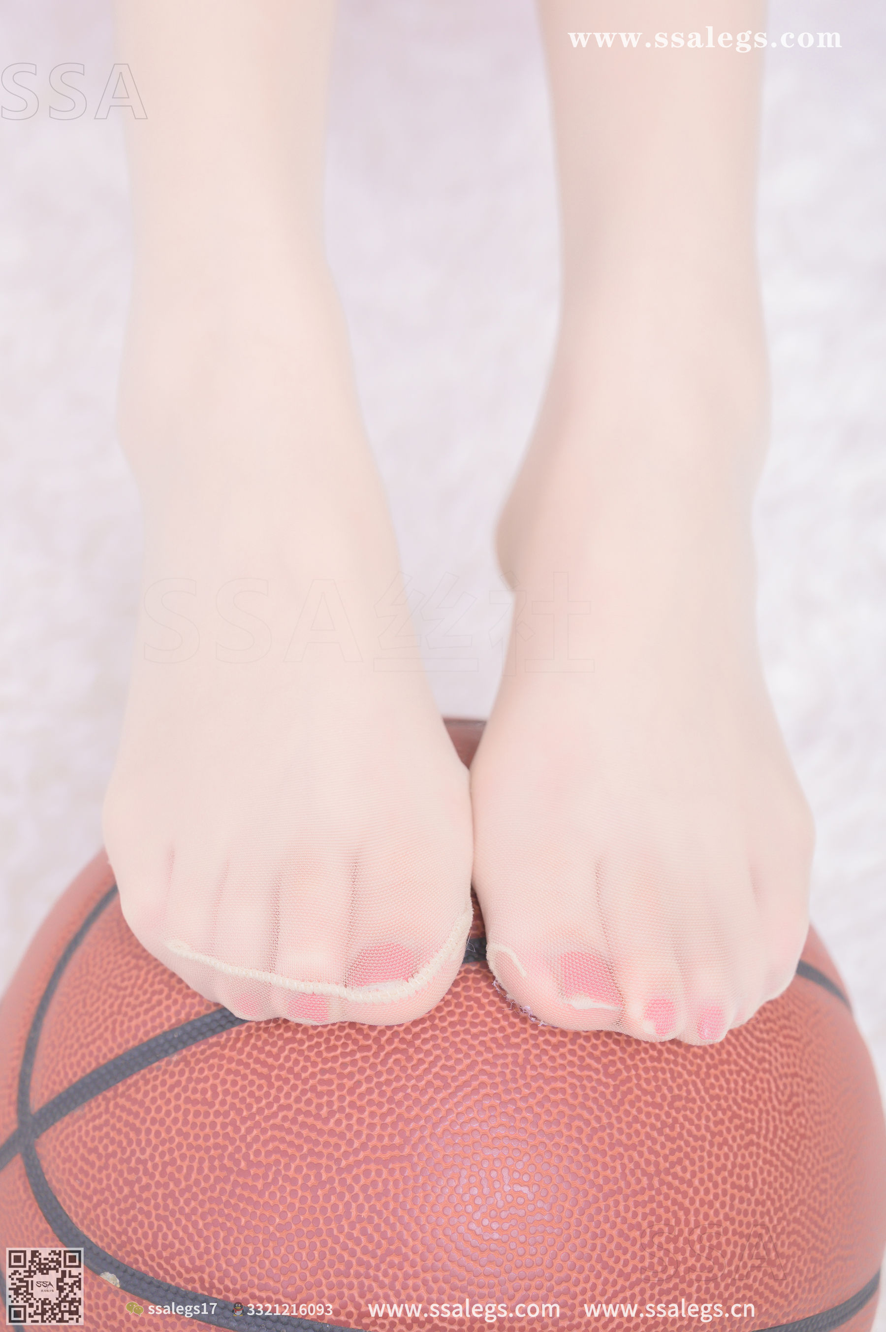 [SSA丝社]超清写真 No.325 素素 小姐姐放假在家穿丝袜陪你玩篮球(下)  第16张