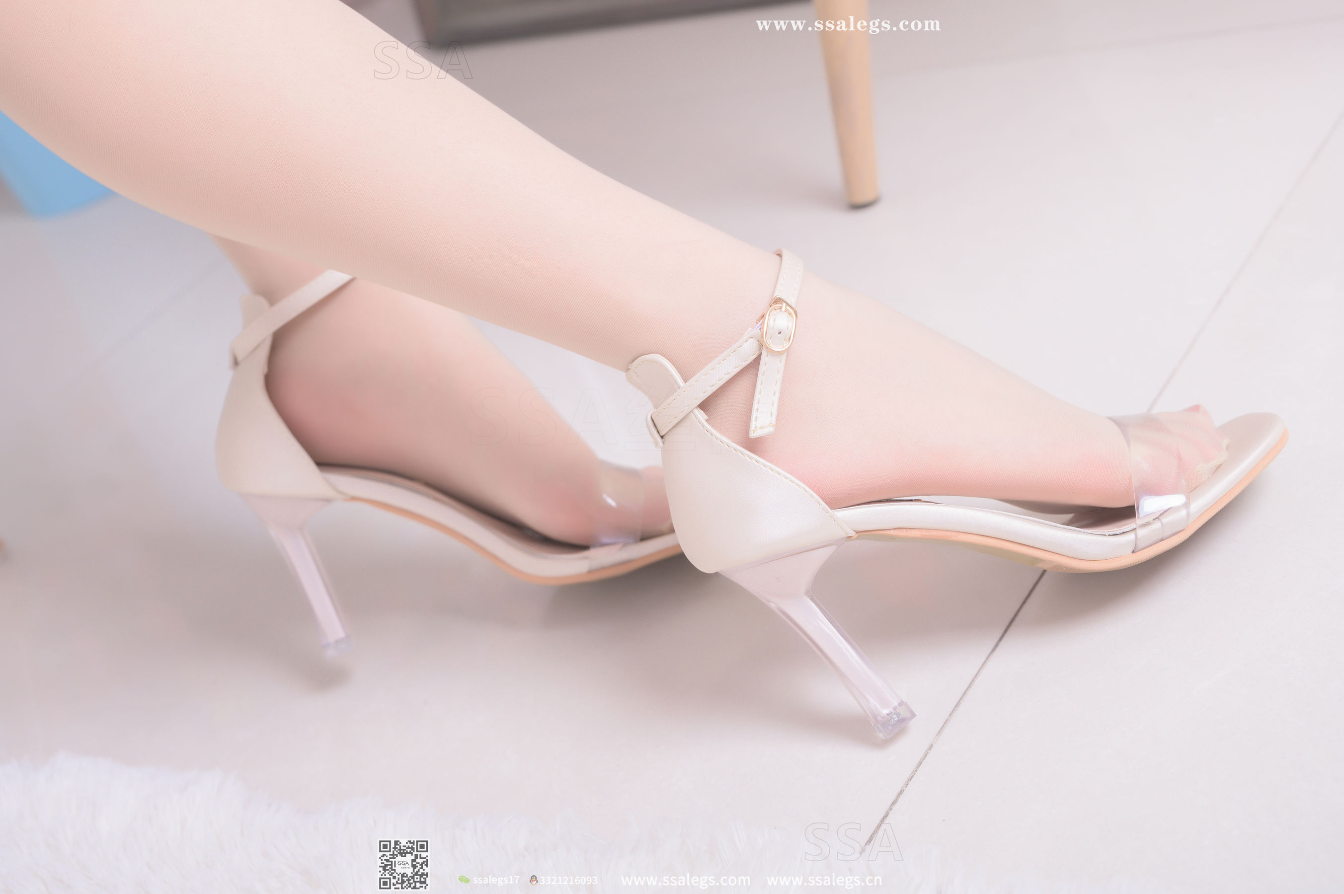 [SSA丝社]超清写真 No.340 素素 画师少女的透明高跟鞋肉丝袜(上)  第4张