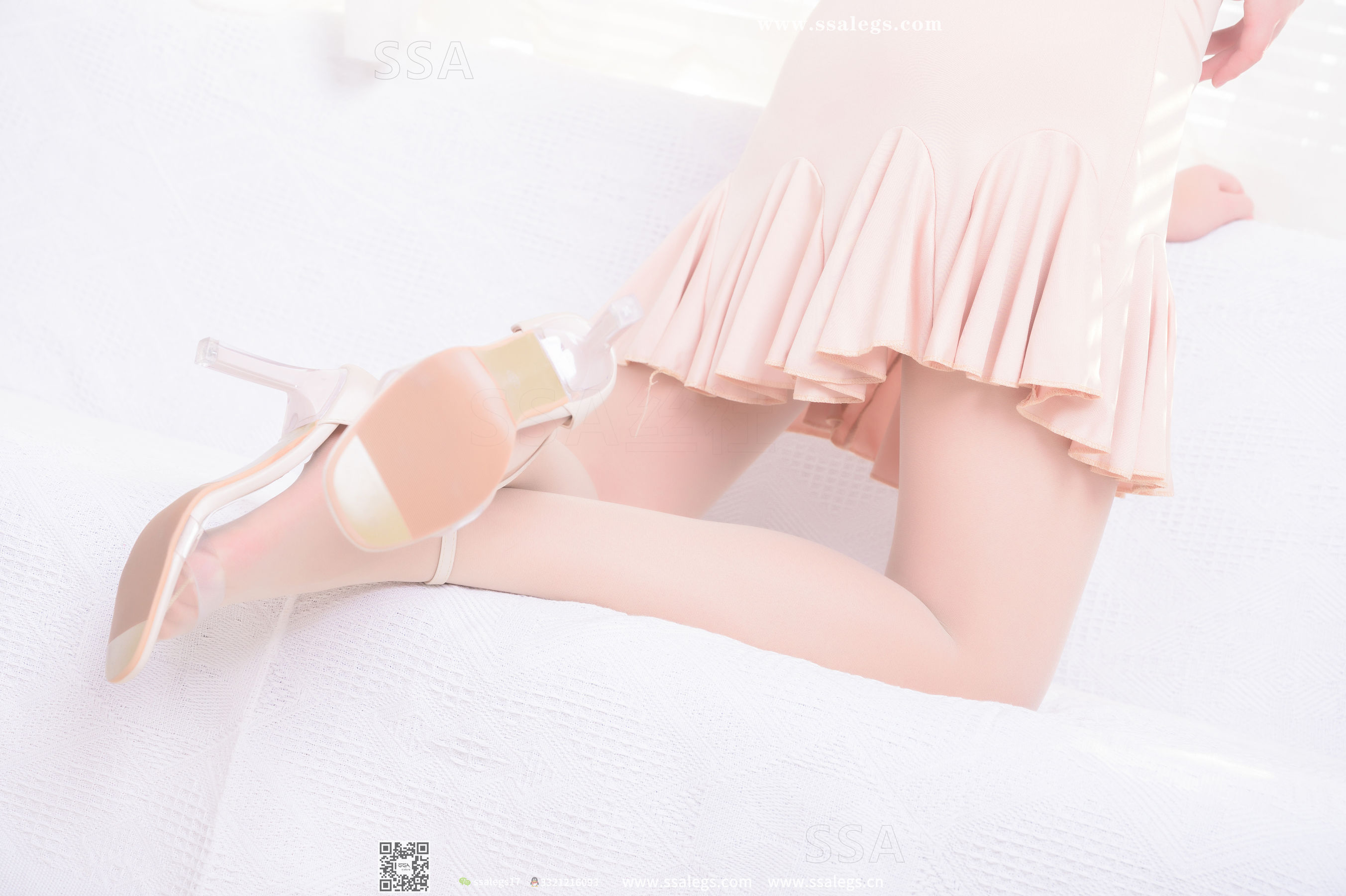 [SSA丝社]超清写真 No.340 素素 画师少女的透明高跟鞋肉丝袜(上)  第33张