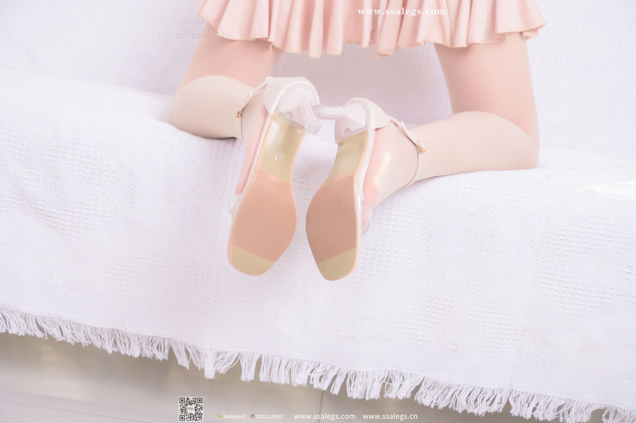 [SSA丝社]超清写真 No.340 素素 画师少女的透明高跟鞋肉丝袜(上)  第31张