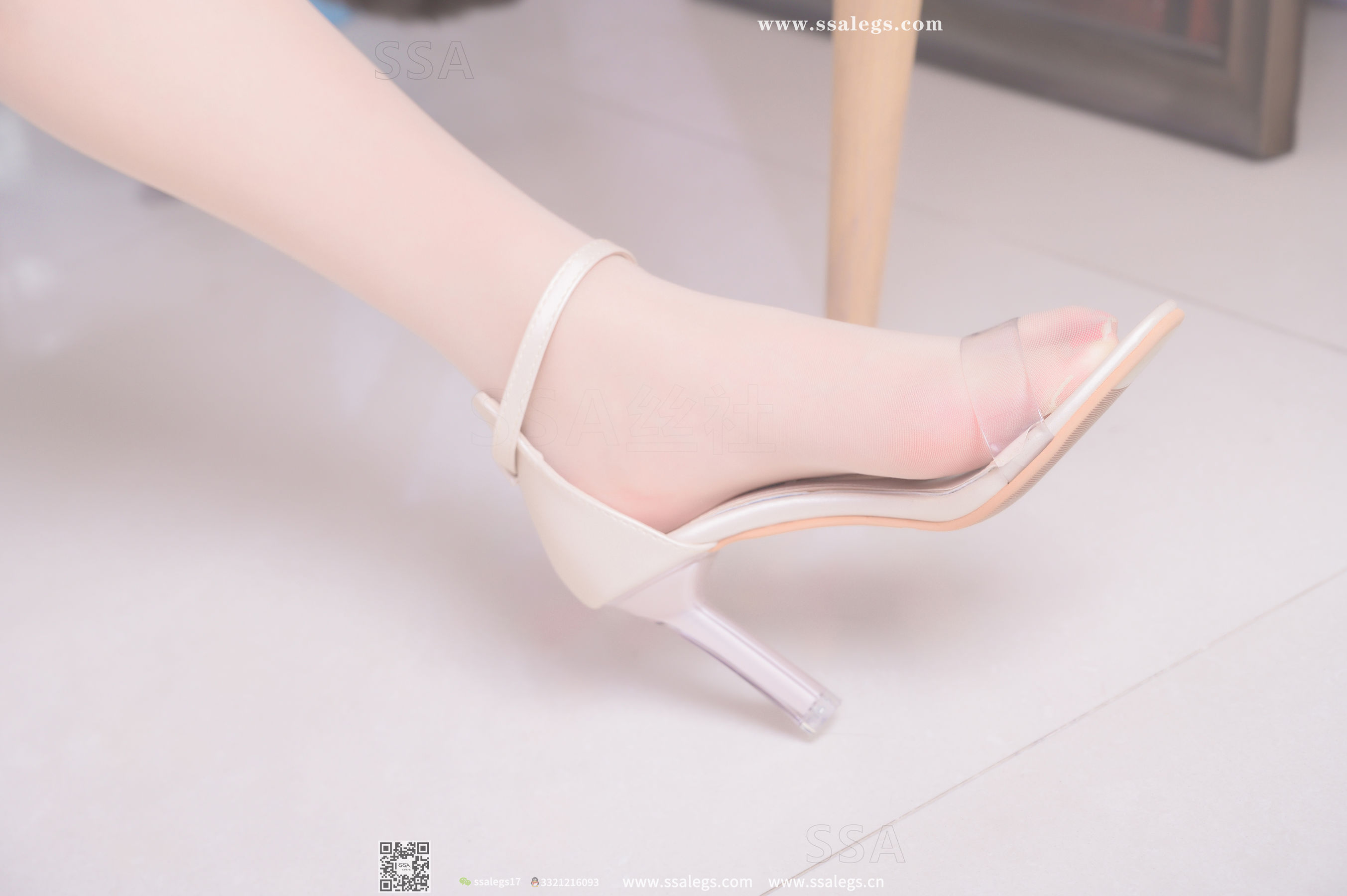 [SSA丝社]超清写真 No.340 素素 画师少女的透明高跟鞋肉丝袜(上)  第10张