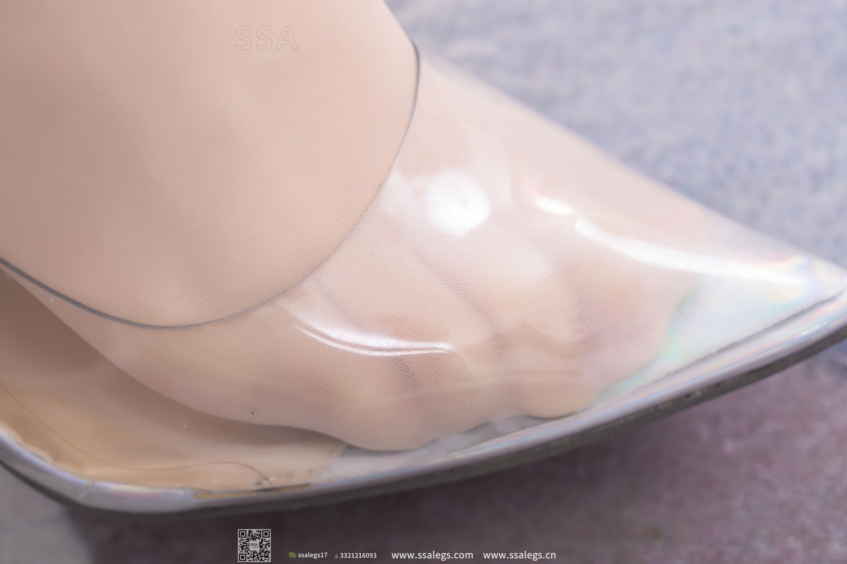 [SSA丝社]超清写真 No.270 君君 丝袜体验师上身试穿水晶鞋  第12张