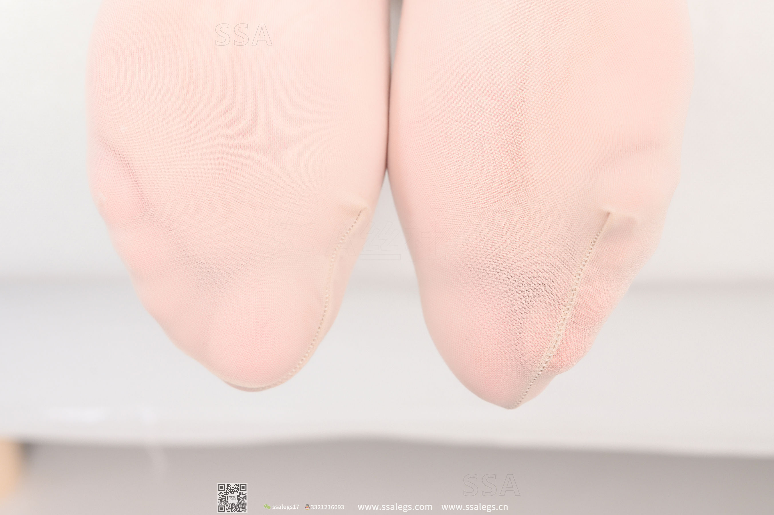 [SSA丝社]超清写真 No.270 君君 丝袜体验师上身试穿水晶鞋  第25张