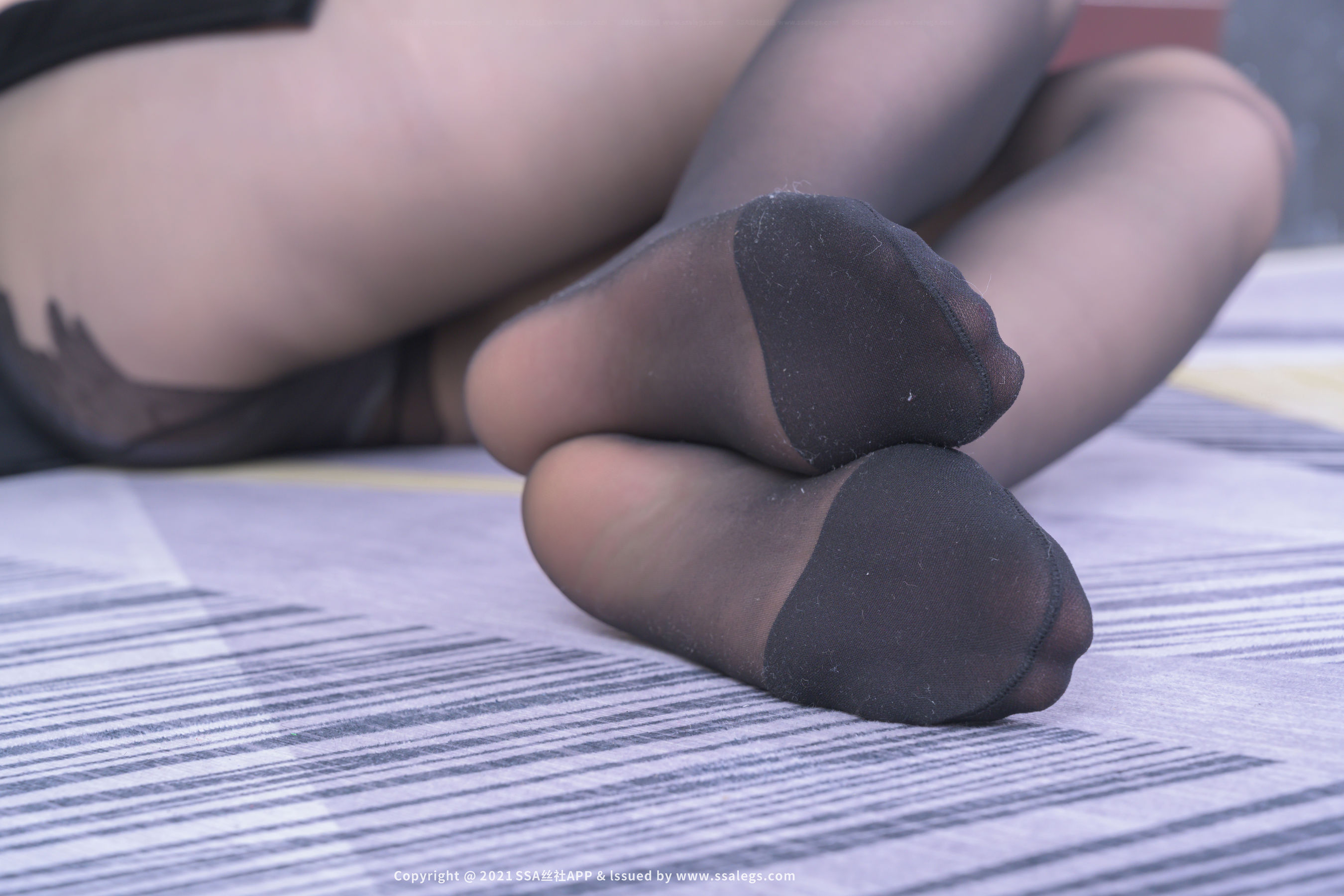 [SSA丝社]超清写真 No.685 欣欣 模特欣欣的黑丝袜美足（下）  第7张