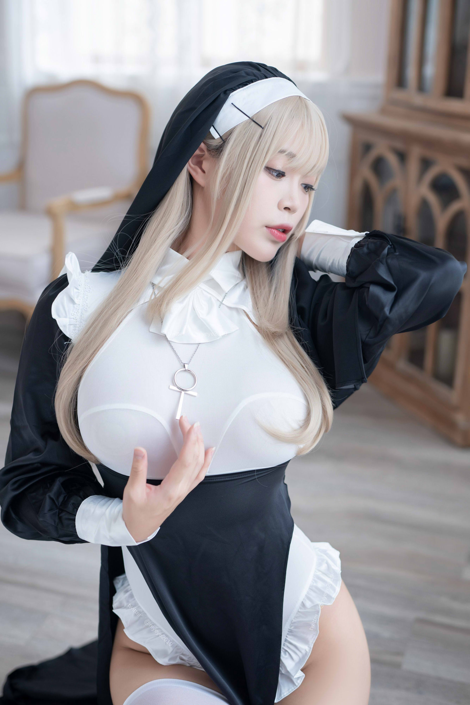 [福利COS] 萌系小姐姐-白烨- - 禁x欲修女  第3张