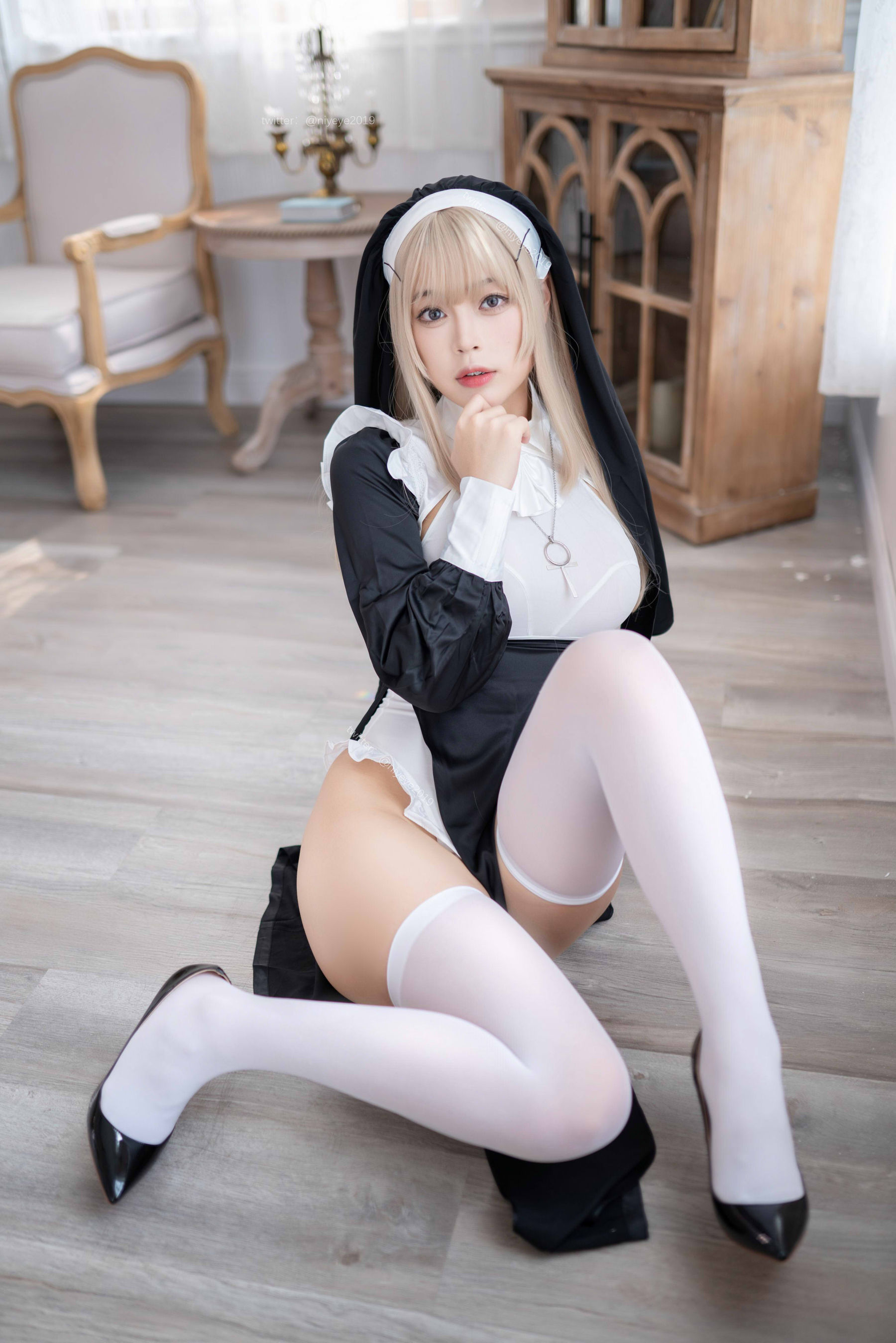 [福利COS] 萌系小姐姐-白烨- - 禁x欲修女  第6张