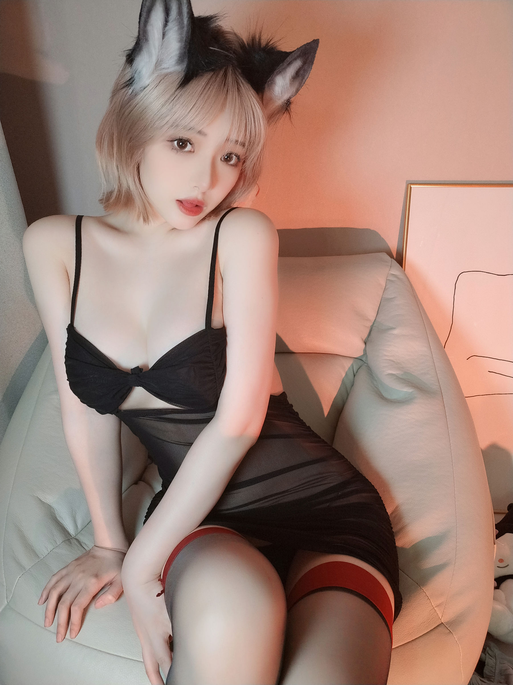 [网红COSER] 动漫博主雯妹 - 红边黑丝  第34张