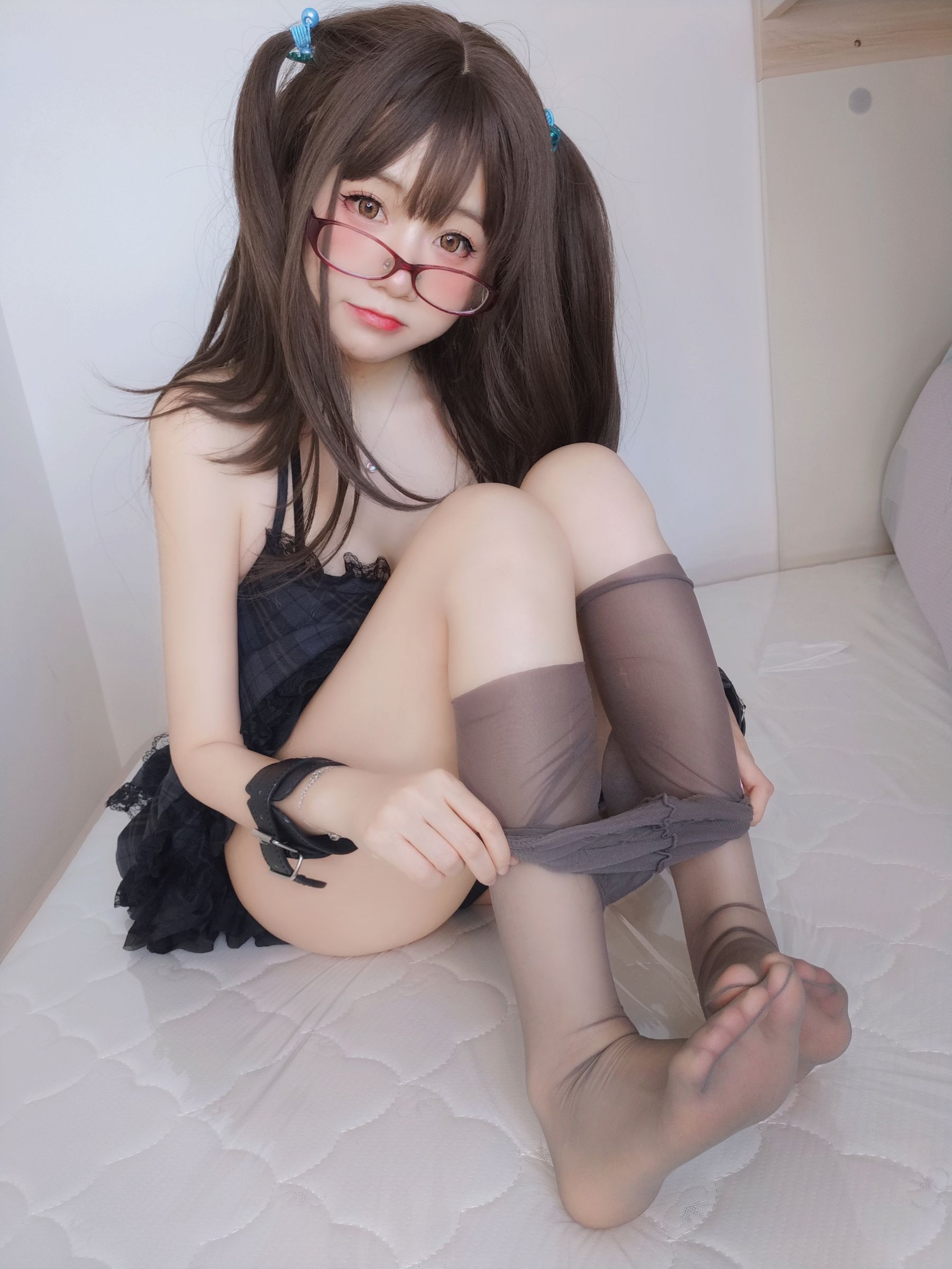 [网红COSER] 萌妹子Coser摇摇乐yoyo - 黑裙  第26张