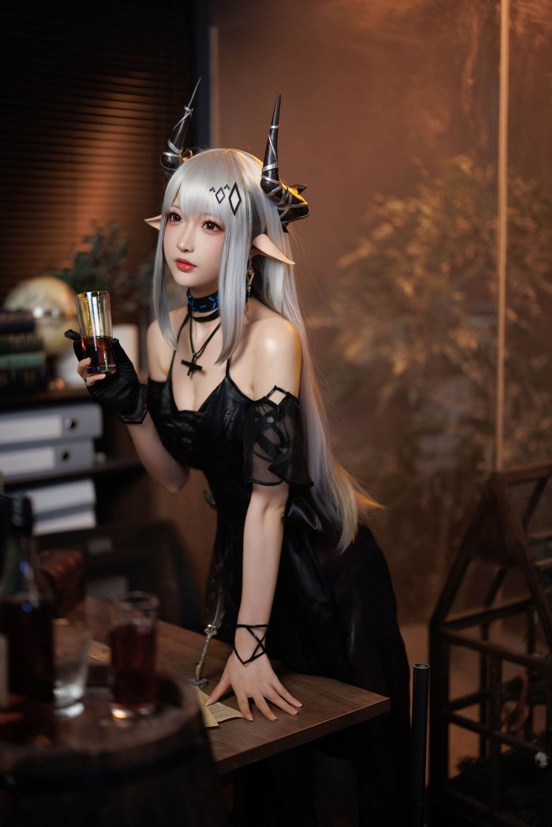 [福利COS] Coser小姐姐南宫 - 泥岩 礼服  第16张