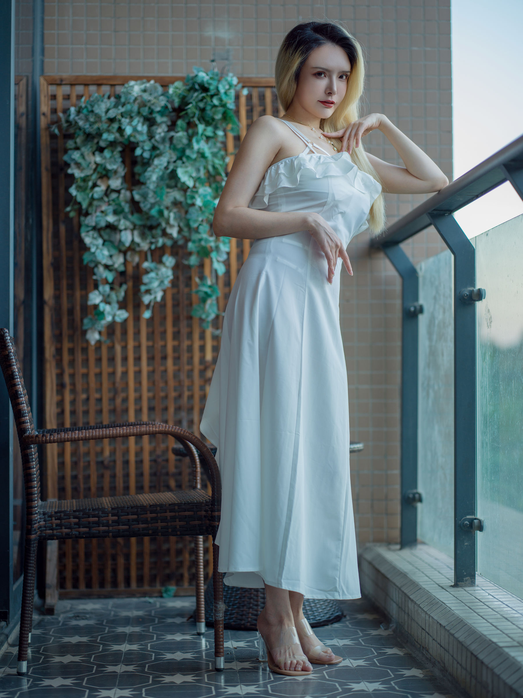 [福利COS] 秋和柯基(夏小秋秋秋) - 白色连衣裙