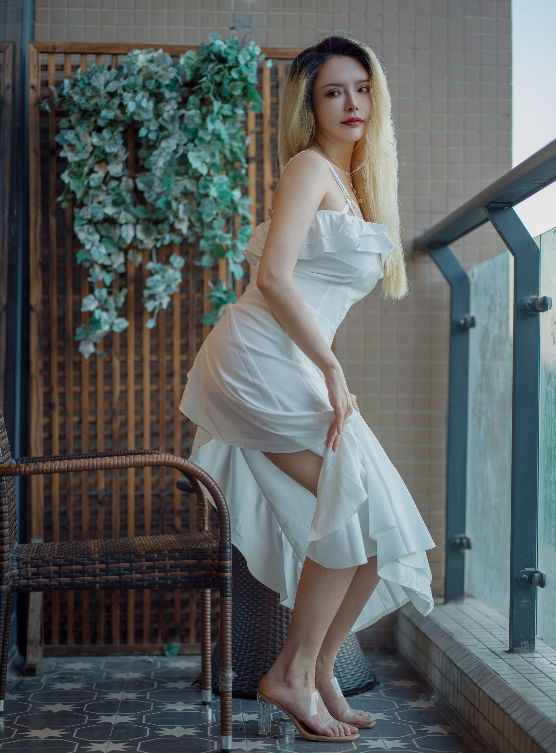 [福利COS] 秋和柯基(夏小秋秋秋) - 白色连衣裙