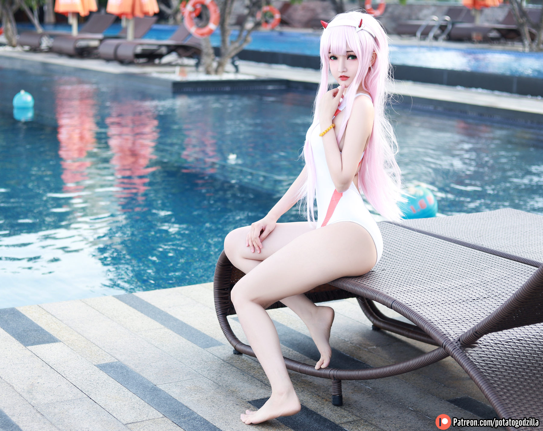 Coser小姐姐Potato Godzilla - Zero Two Swimsuit  第9张