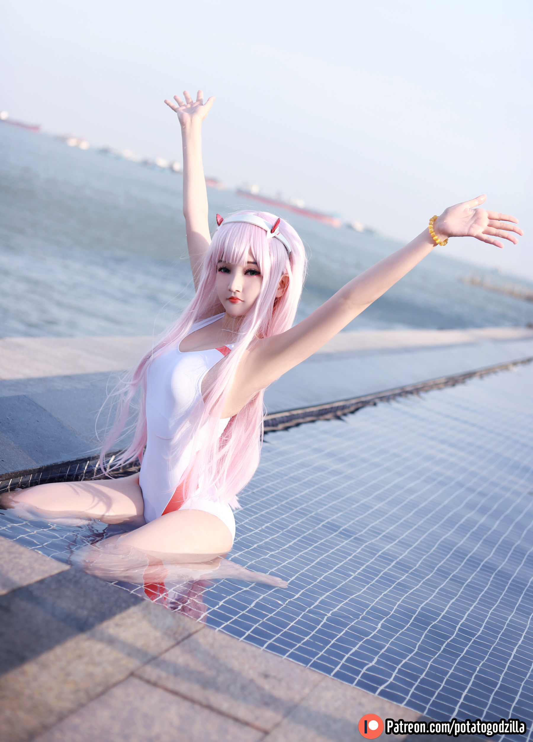 Coser小姐姐Potato Godzilla - Zero Two Swimsuit  第32张
