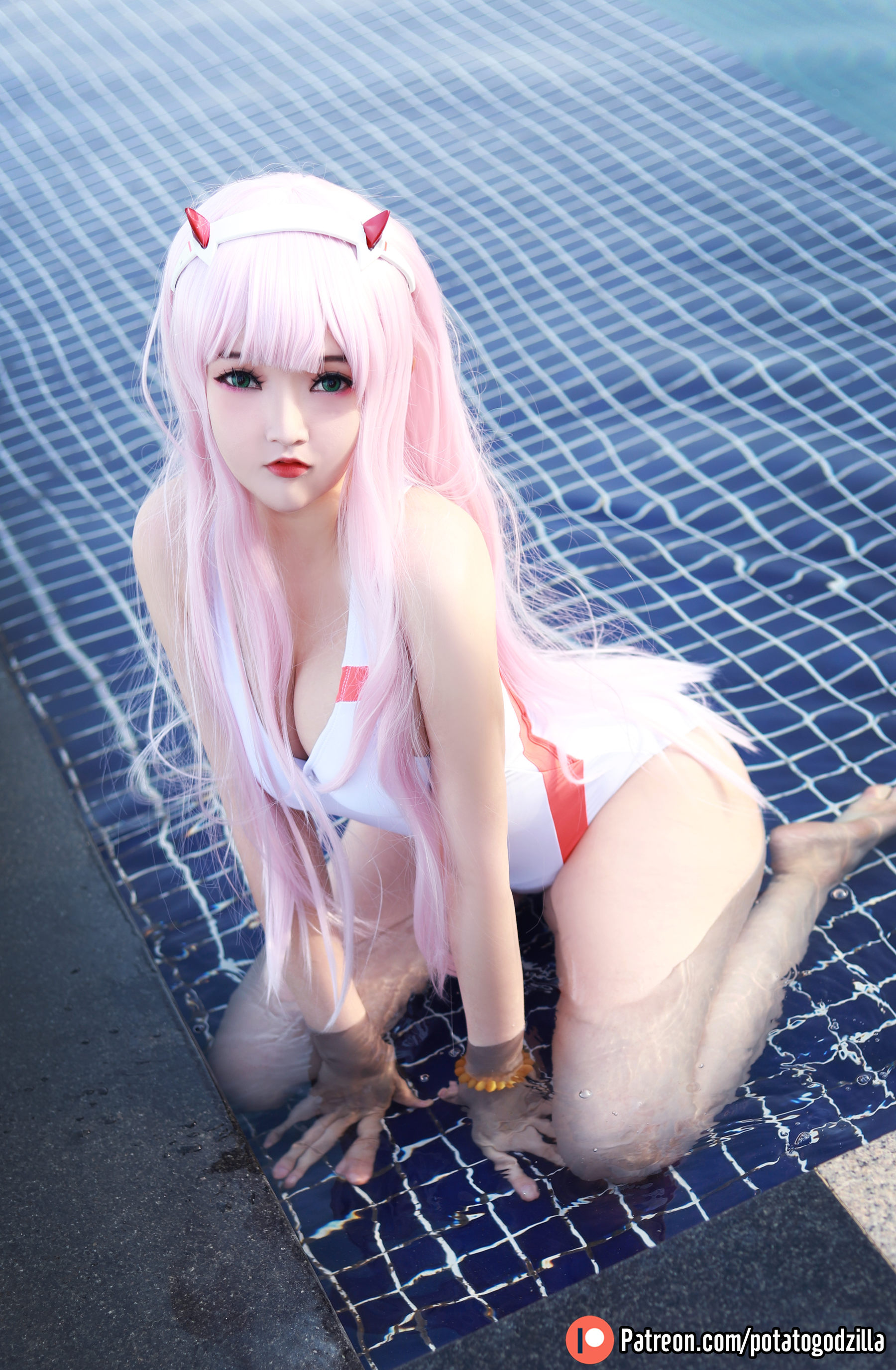 Coser小姐姐Potato Godzilla - Zero Two Swimsuit  第26张