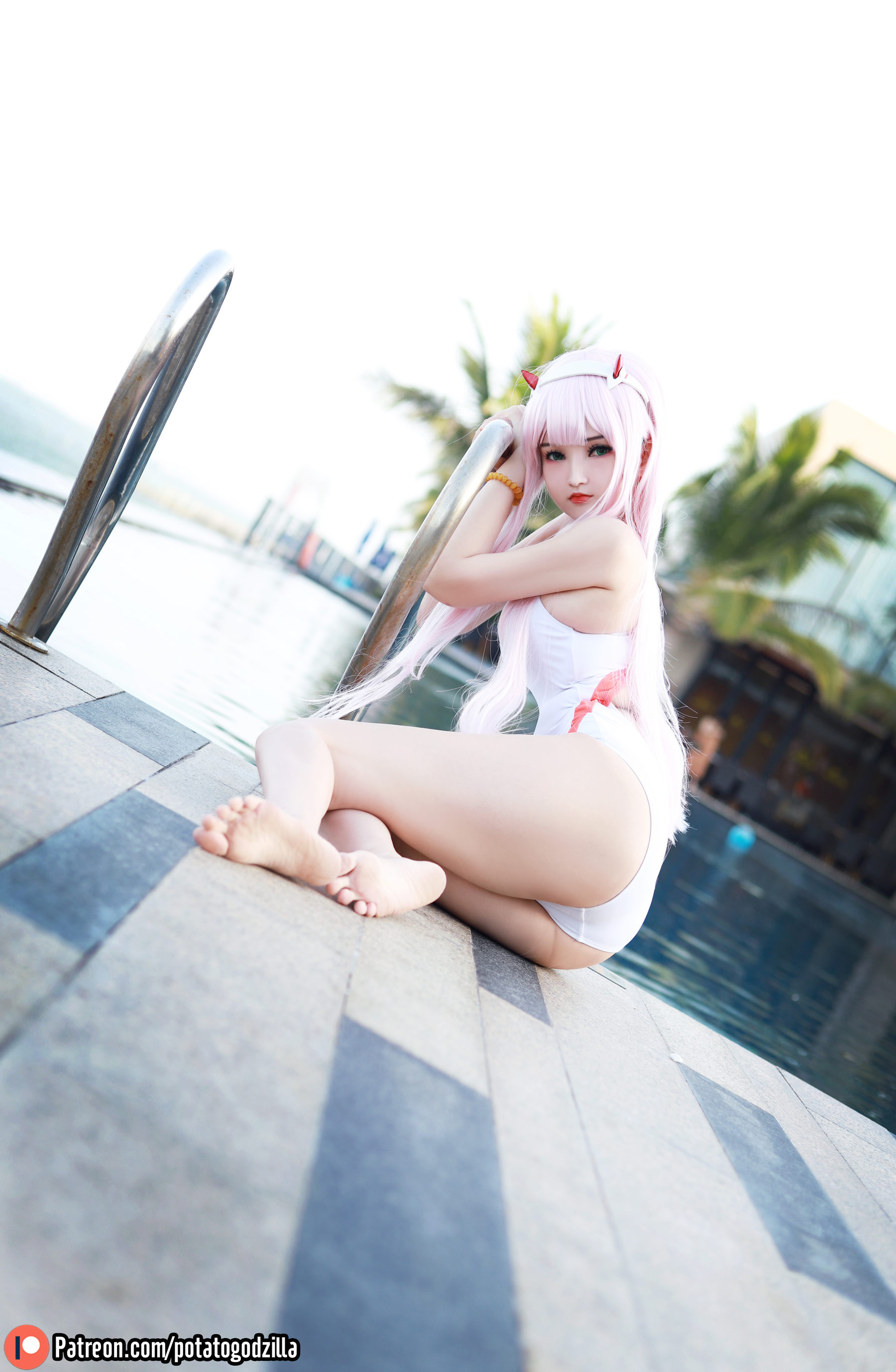 Coser小姐姐Potato Godzilla - Zero Two Swimsuit  第18张