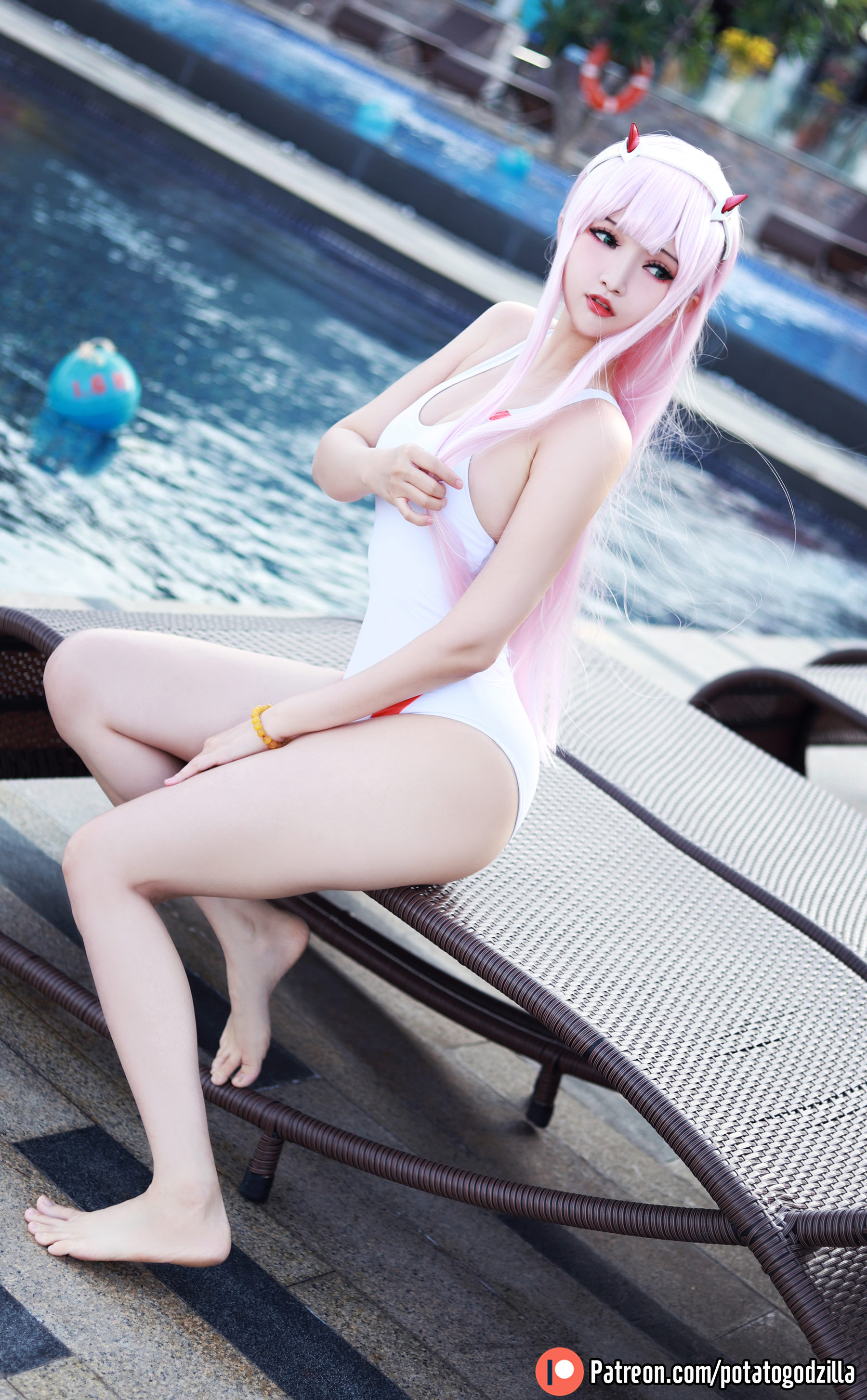 Coser小姐姐Potato Godzilla - Zero Two Swimsuit  第3张