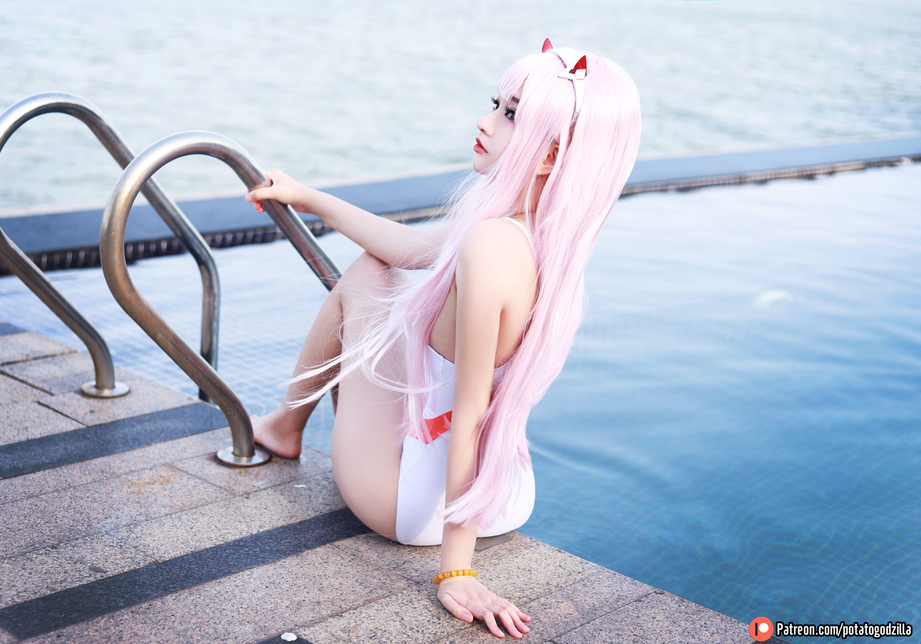 Coser小姐姐Potato Godzilla - Zero Two Swimsuit  第24张