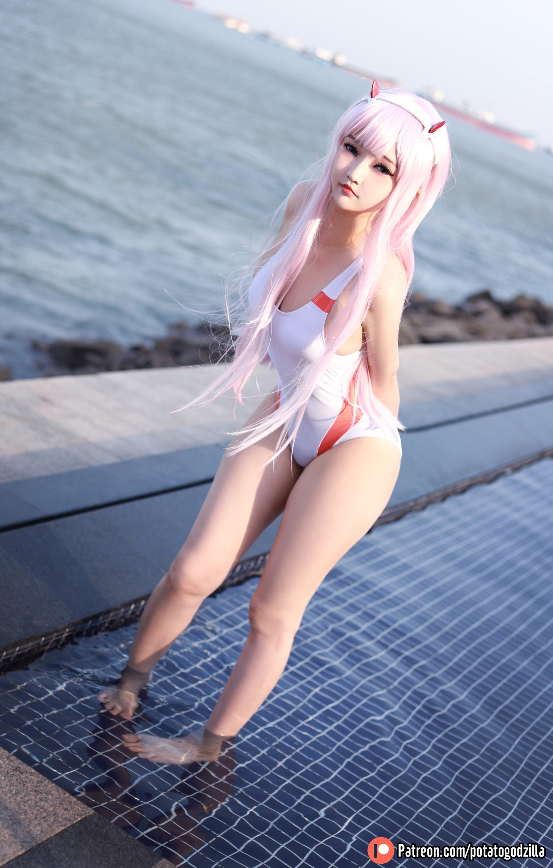 Coser小姐姐Potato Godzilla - Zero Two Swimsuit  第30张