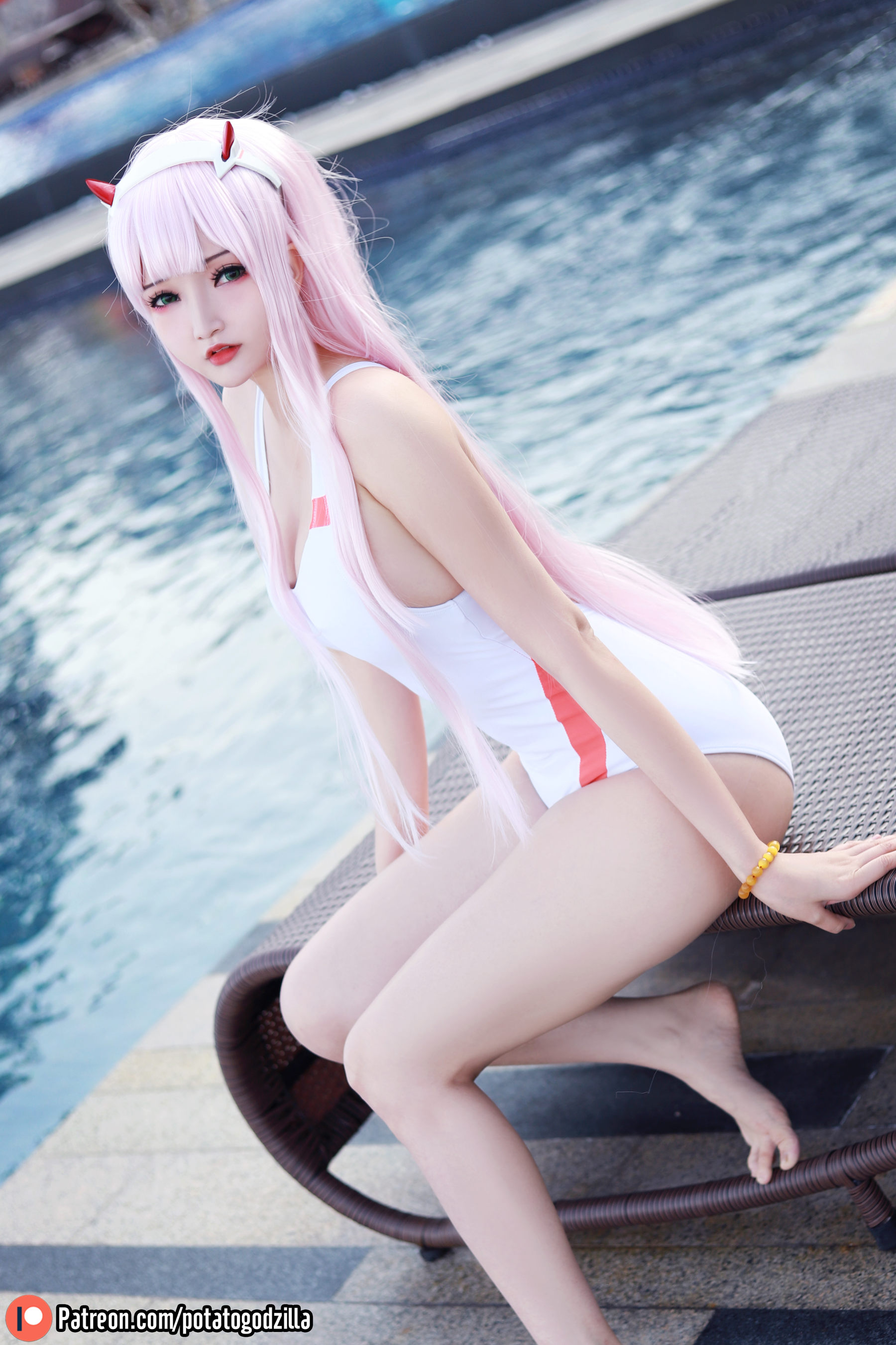 Coser小姐姐Potato Godzilla - Zero Two Swimsuit  第10张