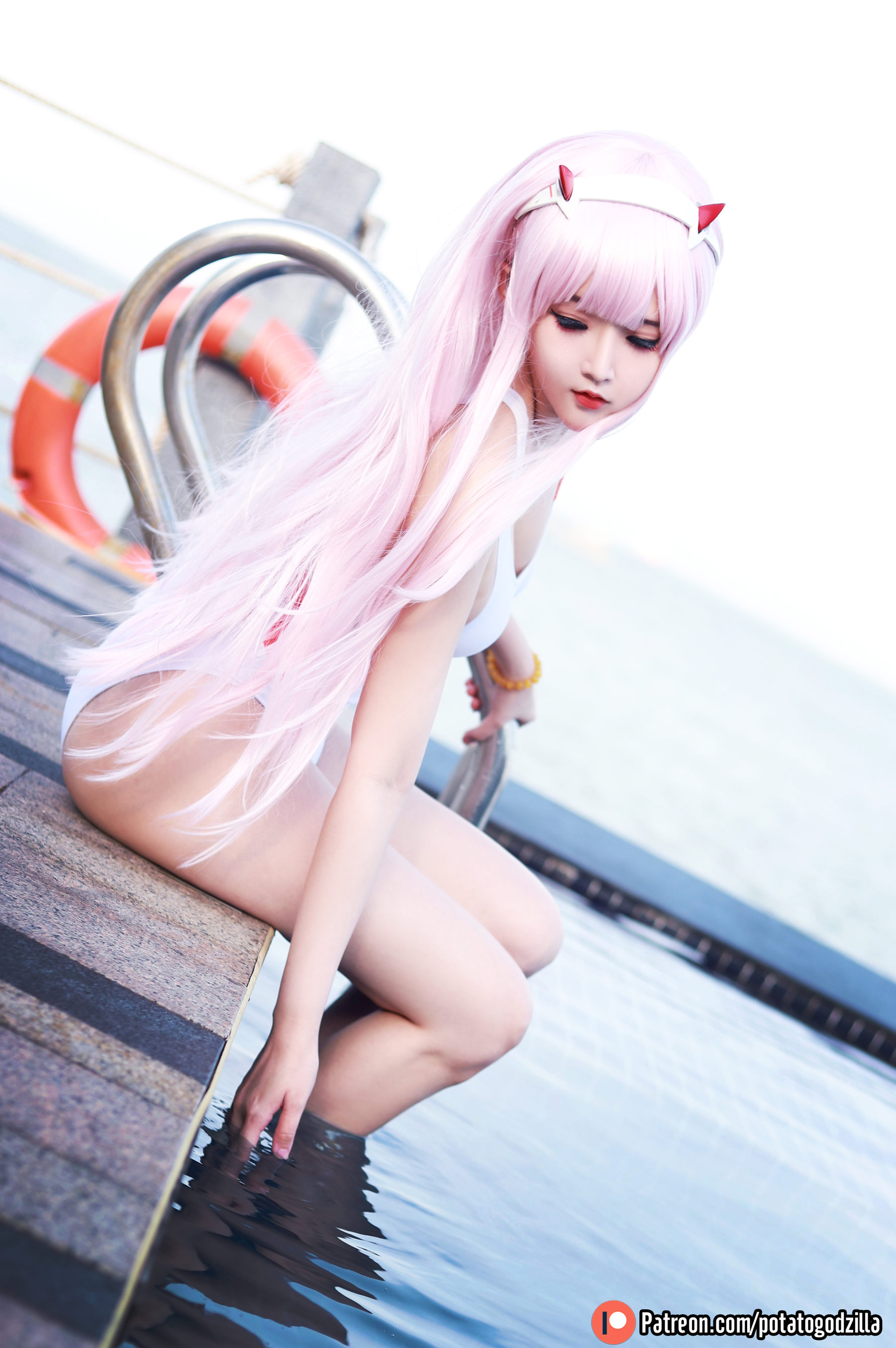Coser小姐姐Potato Godzilla - Zero Two Swimsuit  第21张