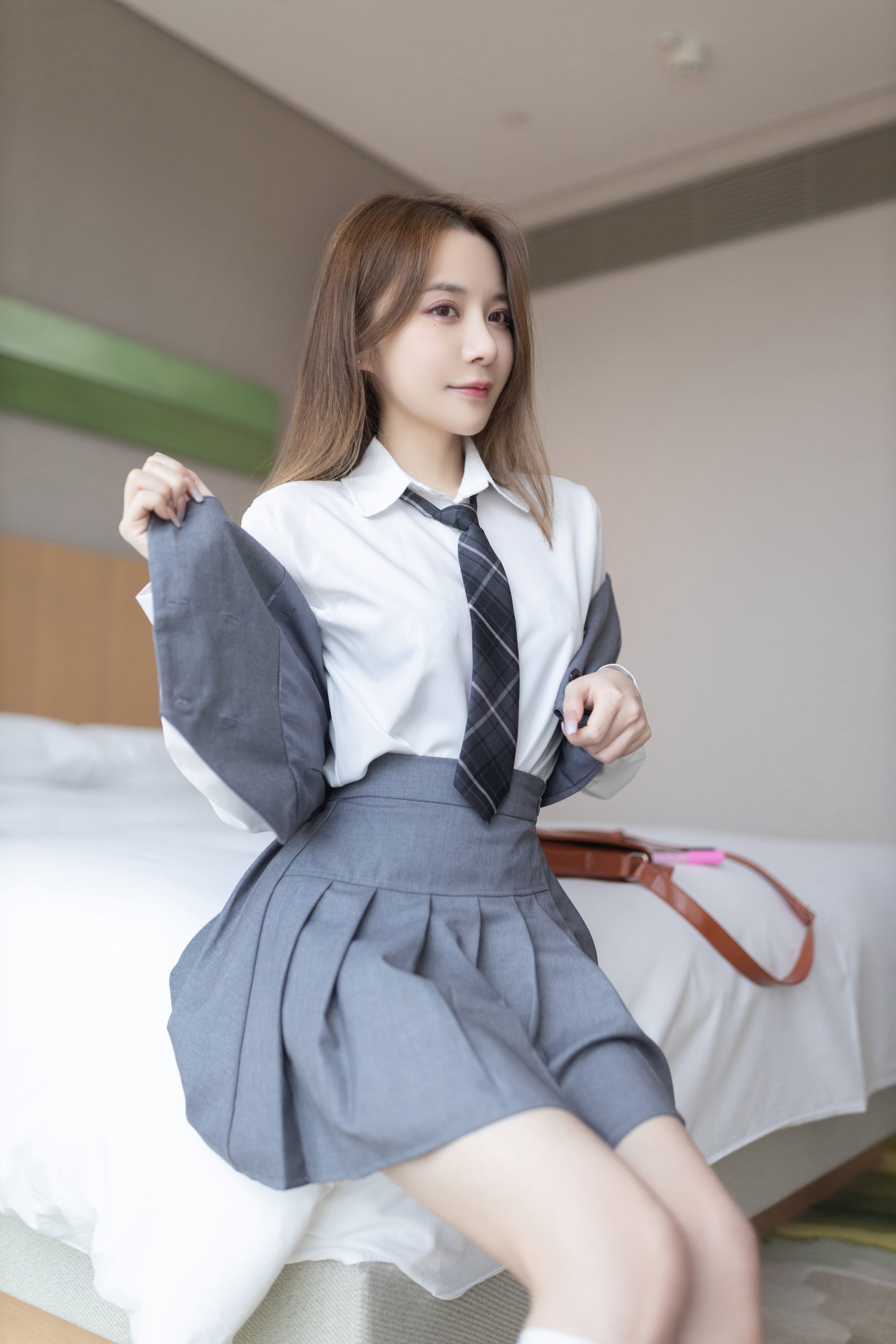 鱼子酱JK透明内衣写真  第20张