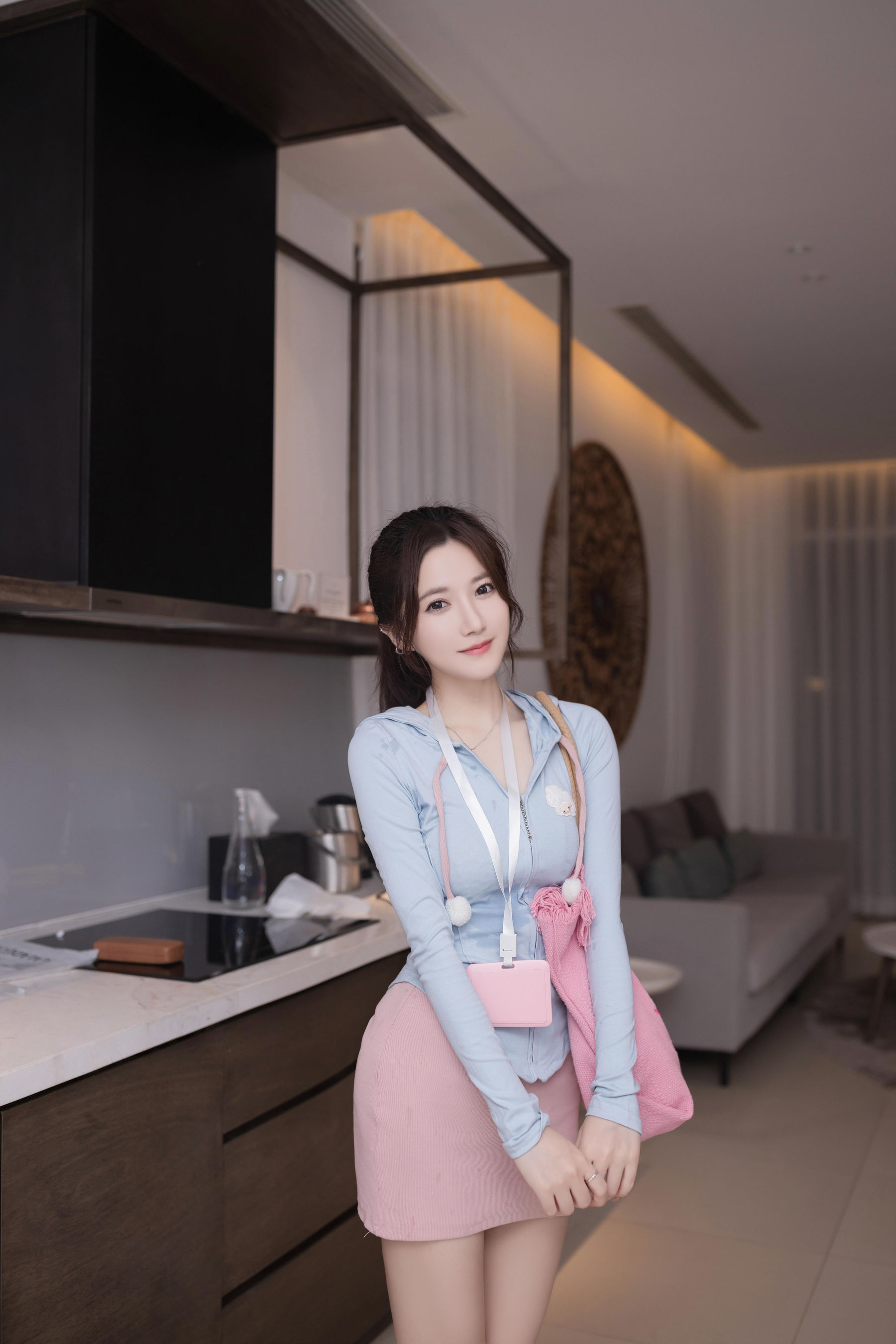 鱼子酱 等下班的人写真  第11张