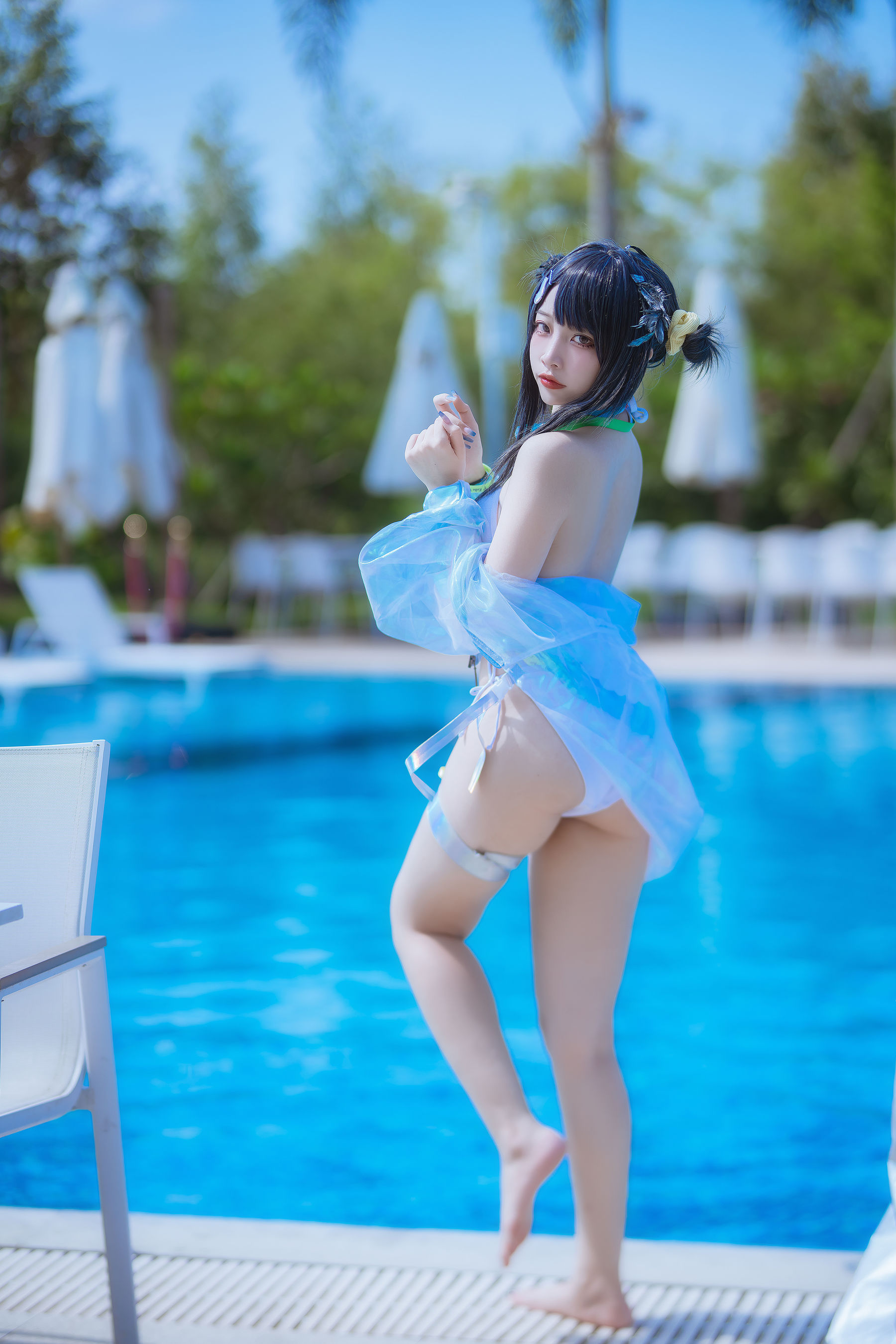 人气Coser 二佐Nisa - 泰拉夏日纪事 方舟羽毛笔泳装  第2张