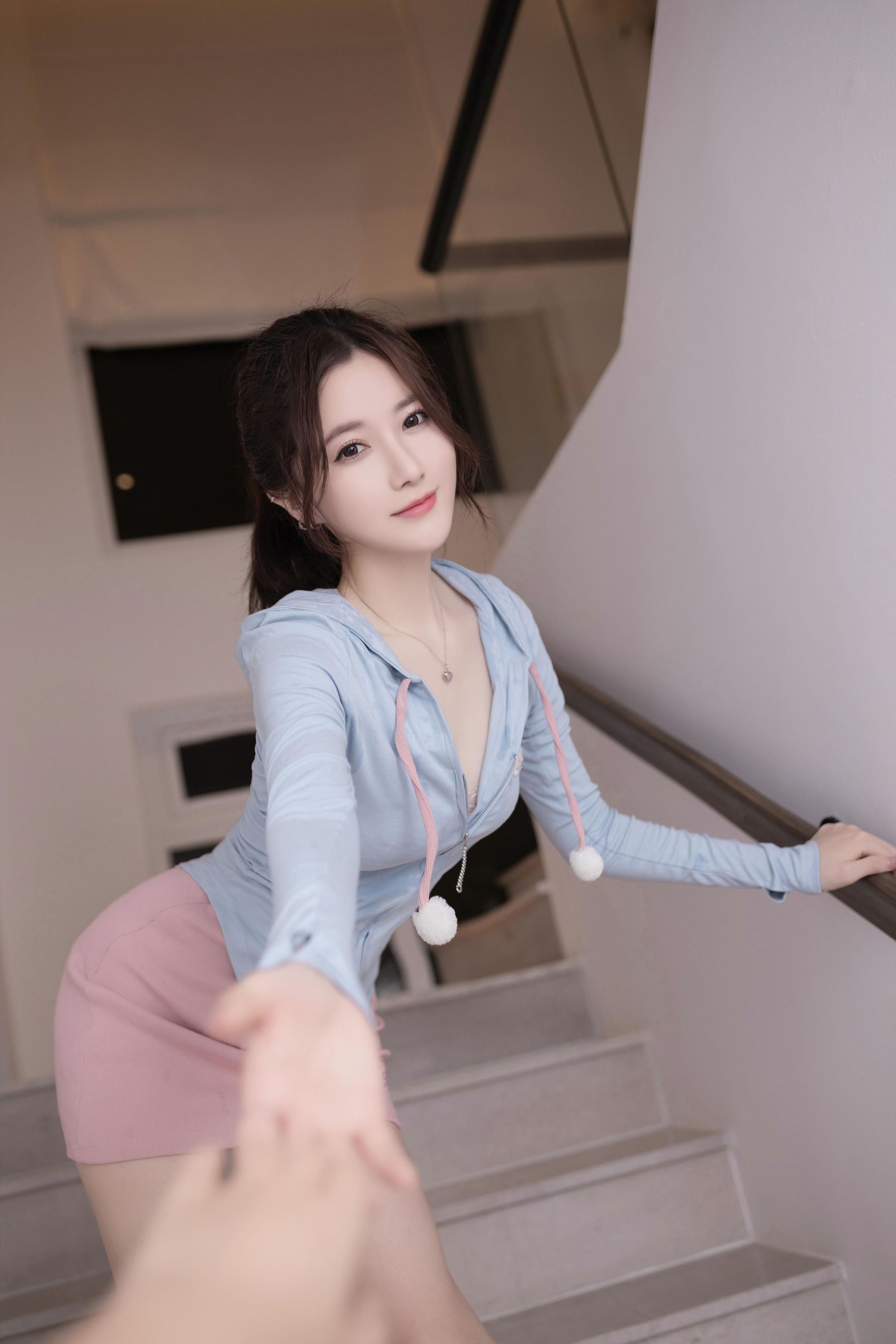 鱼子酱 等下班的人写真  第25张