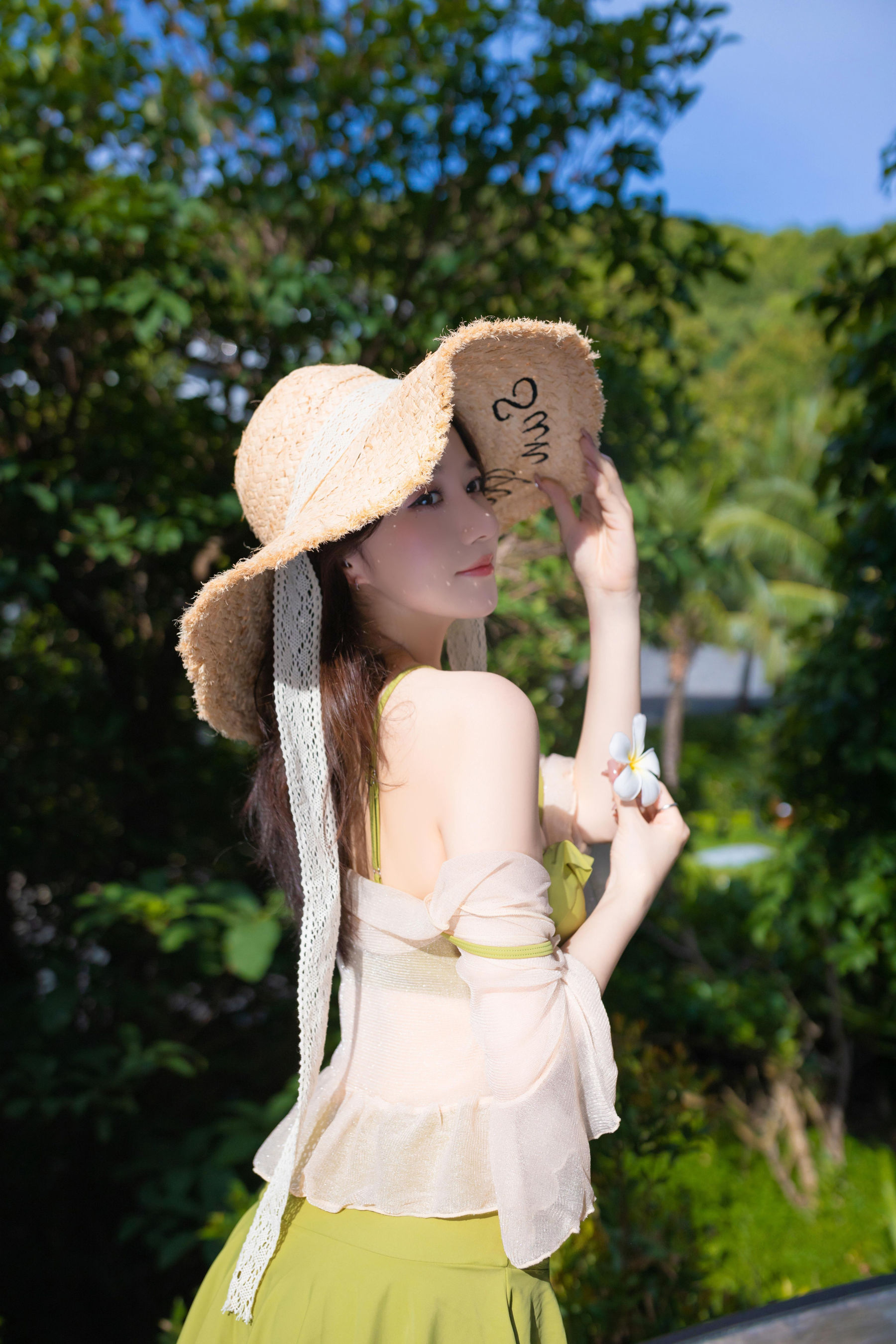 鱼子酱 山青涩写真  第2张